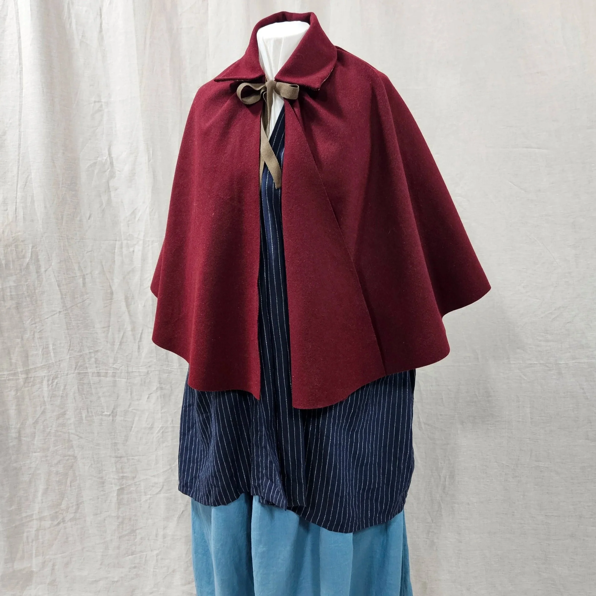 Wine Caroline Short Cloak