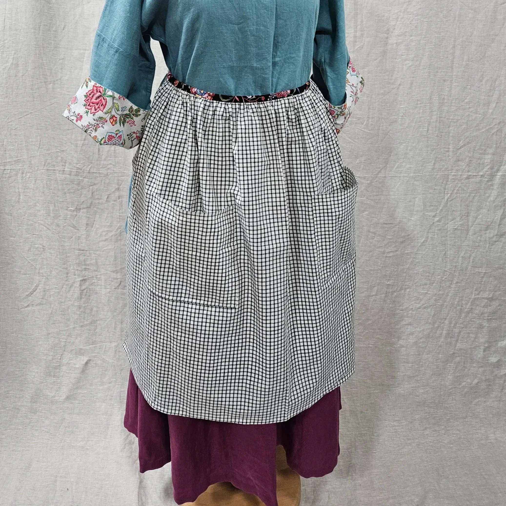 White/Black Check Cotton Pocketed Apron