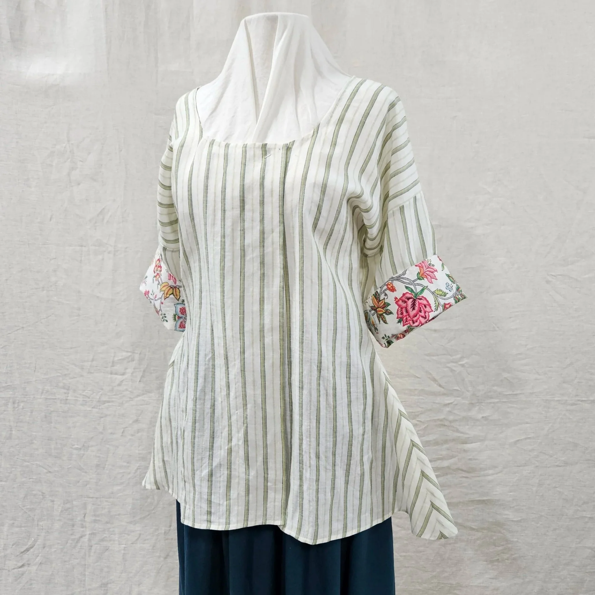 Cream/Green Stripe Linen Shortgown-M
