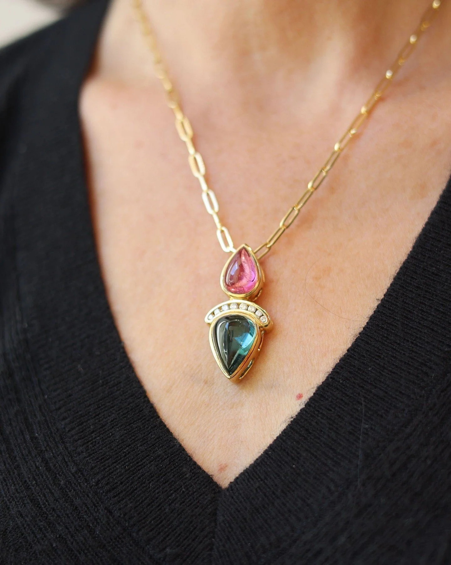 Fall color palette, meet your new favorite gemstone. 🍂 Pink and green tourmaline complement each other so well. Here's proof one gemstone can do it all!

Tell us which piece you'd wear first ✨ 

#customjewelry #burlingameca #tourmalinegemstone #baya