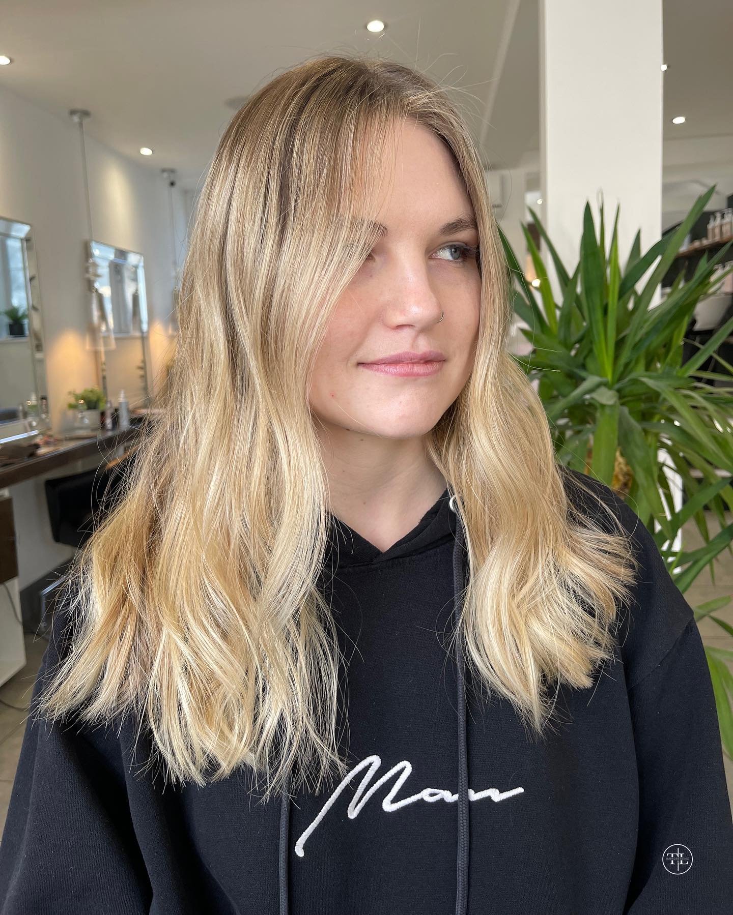 Save this buttery blonder for your summer hair inspo pic ☀️🌼

Stylist - @hairbyhoneyjane 
Using - @schwarzkopfprouk #blondme &amp; #igoravibrance
Styled with @authenticbeautyconceptuk &amp; @ghdhair