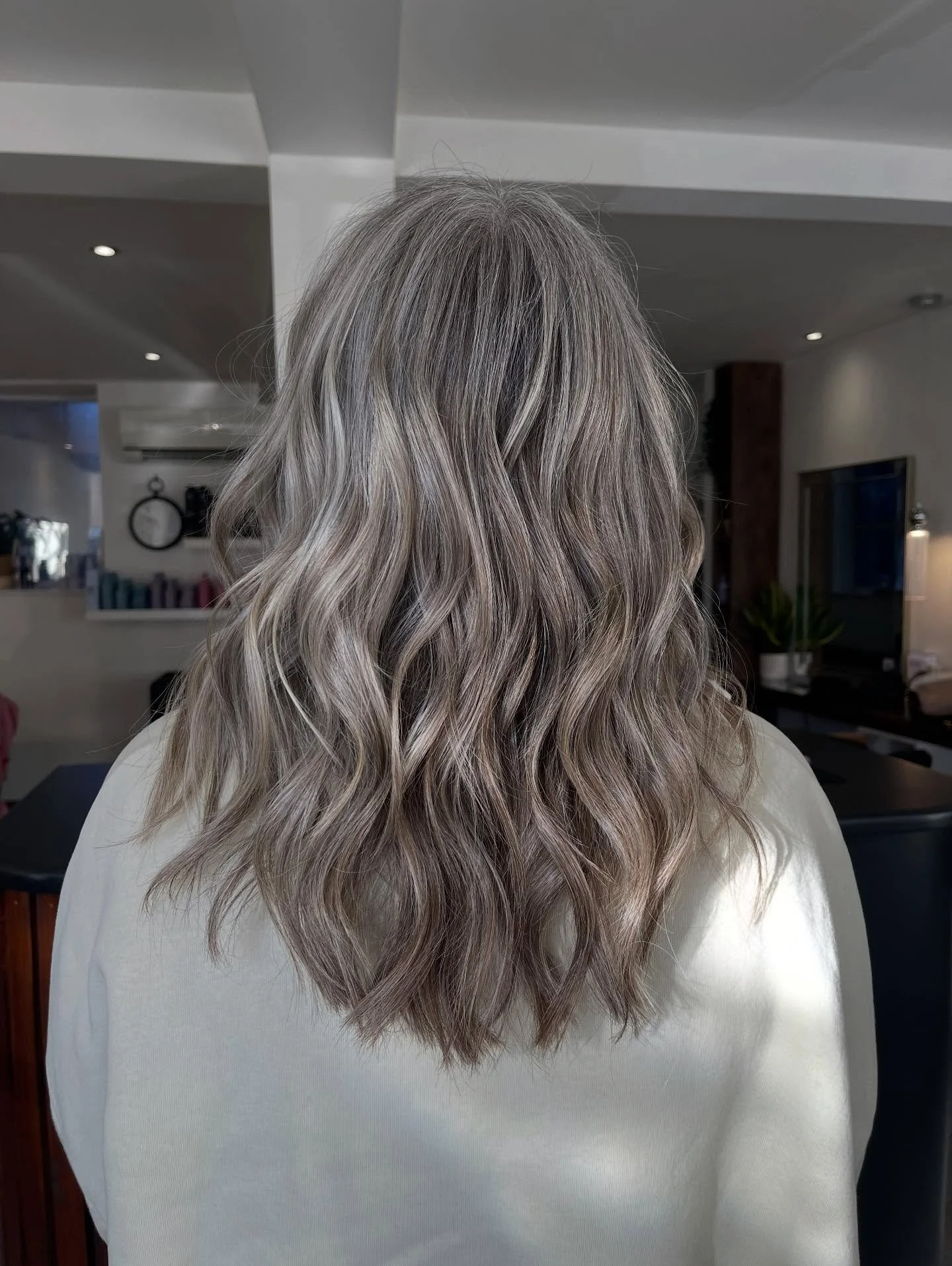 Healthy hair, natural colour, soft waves 🌸

STYLIST @hairbysinead 
PRODUCTS @ghdhair #fibreclinix