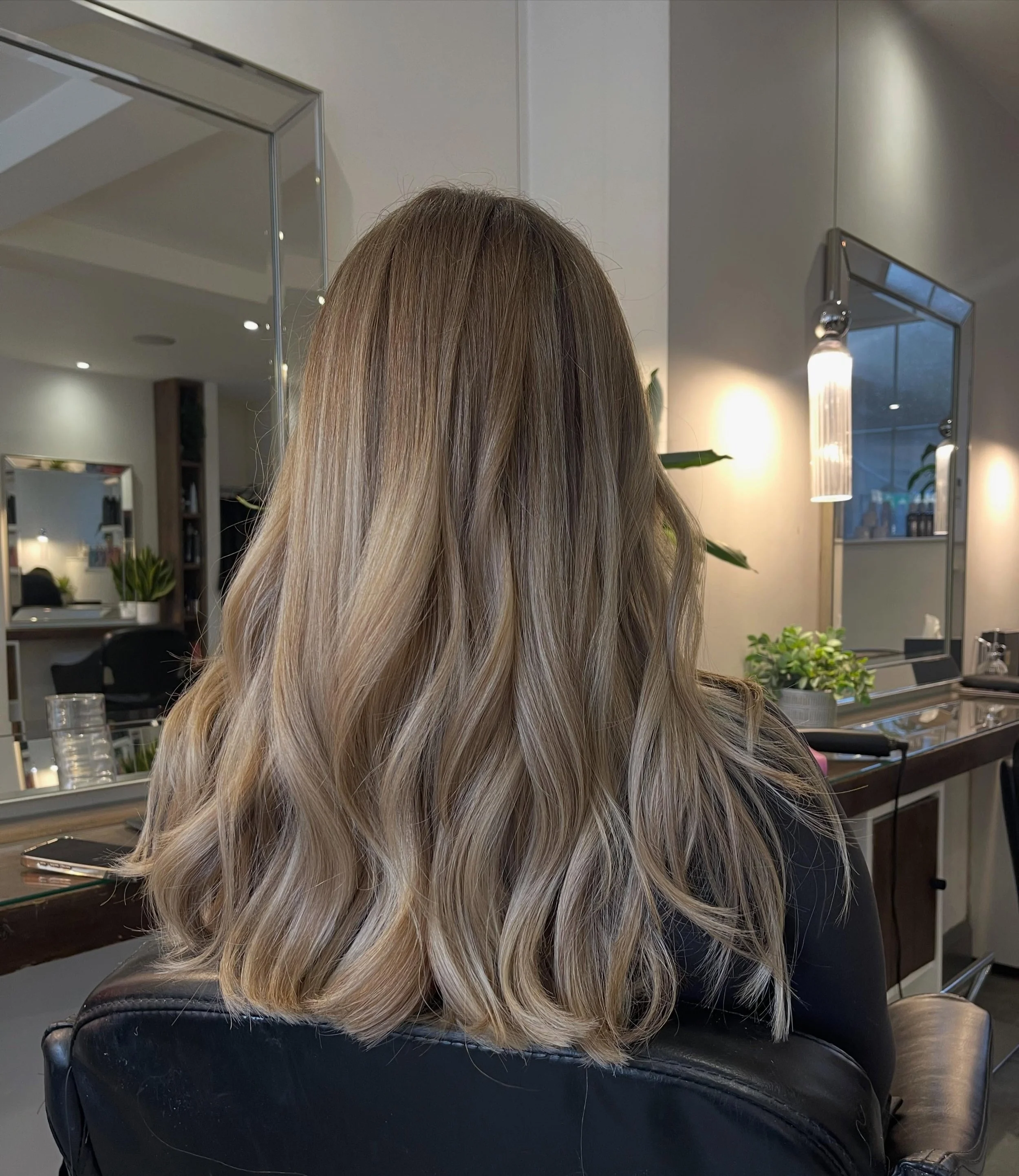 Blended away the regrowth, brightened through the lengths, and kept it soft and natural ✨ Swipe for the before.

Colour &amp; Products - @schwarzkopfprouk