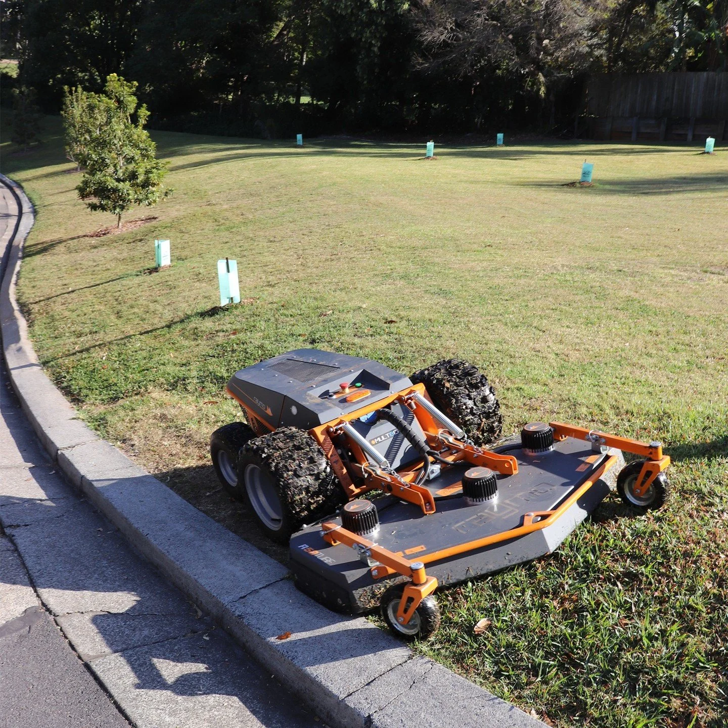 Basic tractor / tool carrier &ndash; Exchangeable mower decks &ndash; Swappable power cartridges (POWERSWAP system). All mower decks and power cartridges are compatible and can be changed anytime &ndash; now or in the future allowing you to get the l
