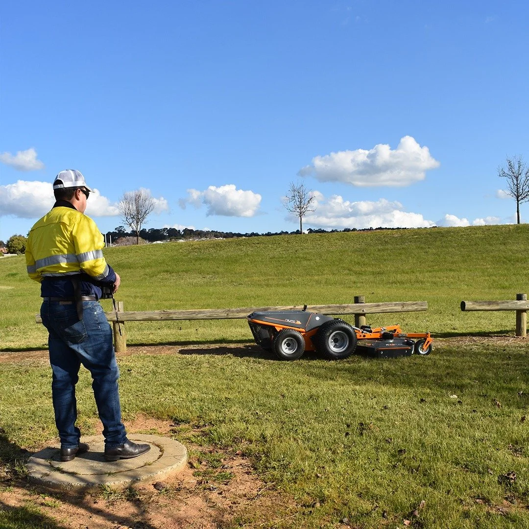 When quality of cut matters. Not only is Raymo safe to operate, easy to maintain and a green mowing choice, but it will also leave your lawn immaculate with a beautiful finish.

Raymo decks R42FLEX and R52TURF are non-scalping so as not to damage you