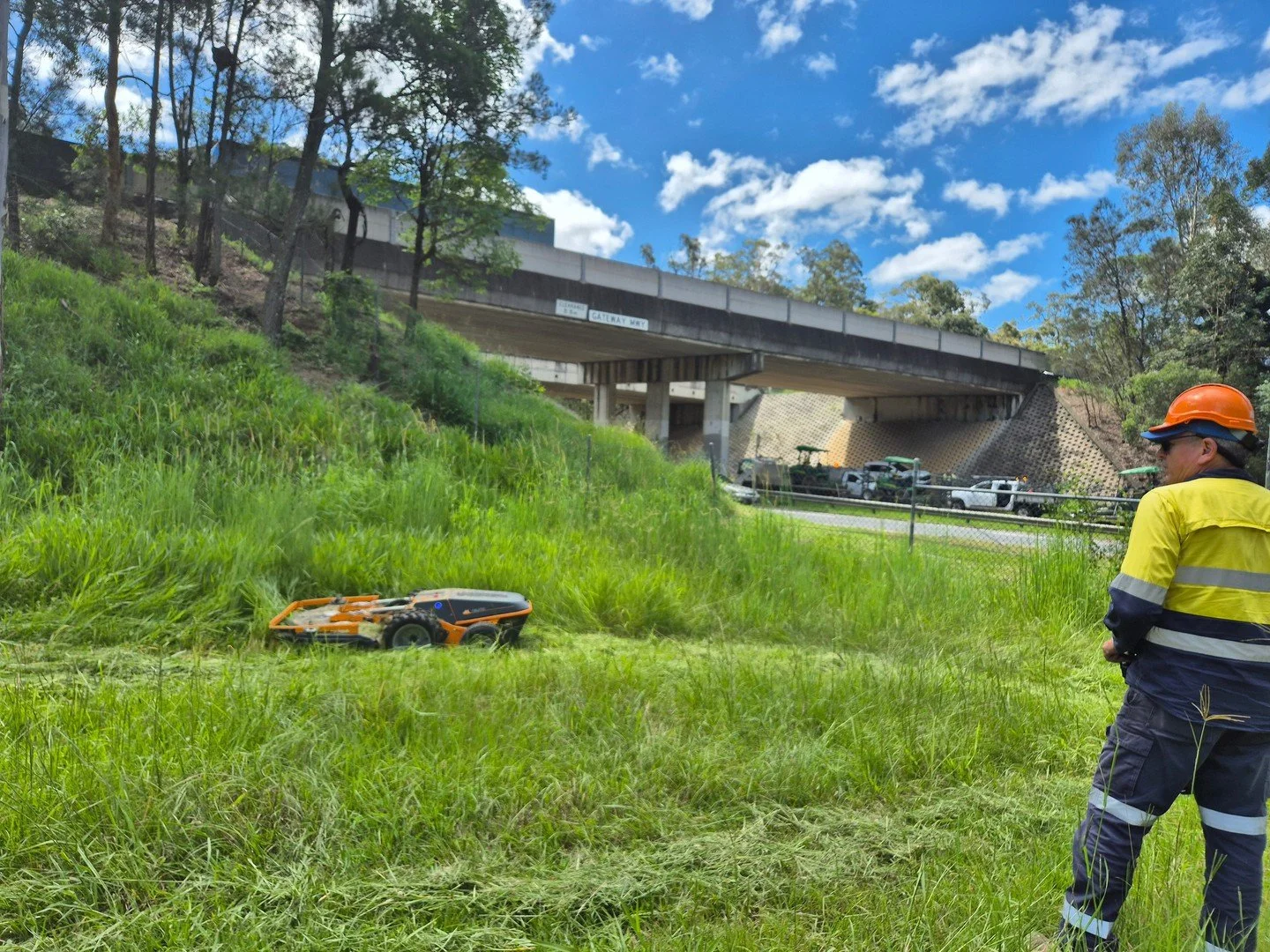 Raymo mowers are ideal for municipal works, roadside maintenance and hard-to-access areas, delivering safe, efficient mowing where traditional equipment struggles.

With fully electric power and remote controlled operation, Raymo reduces risk, noise 