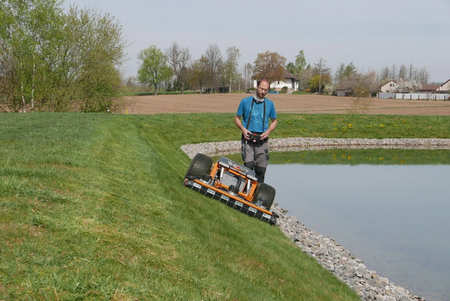 Not all mowing environments are the same - that&rsquo;s why Raymo offers specialised cutting decks designed for real-world commercial conditions.

✔️ R42 FLEX &ndash; versatile, non-scalping performance for parks, schools and councils
✔️ R48 CRAFT &n