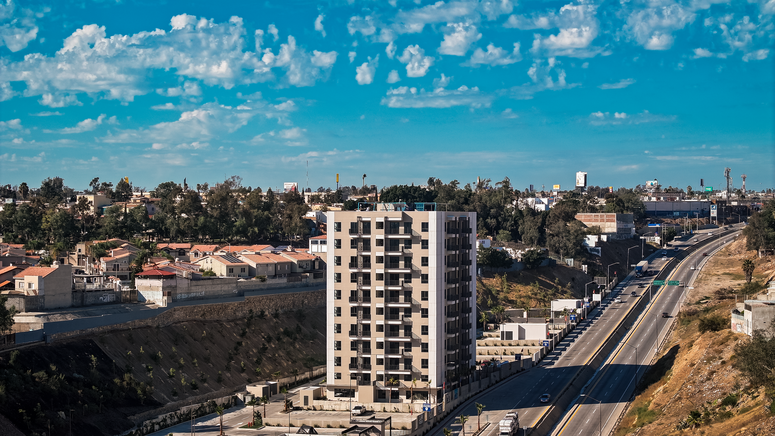 Vivir en Otay: conectividad y comodidad en Bosques de Otay