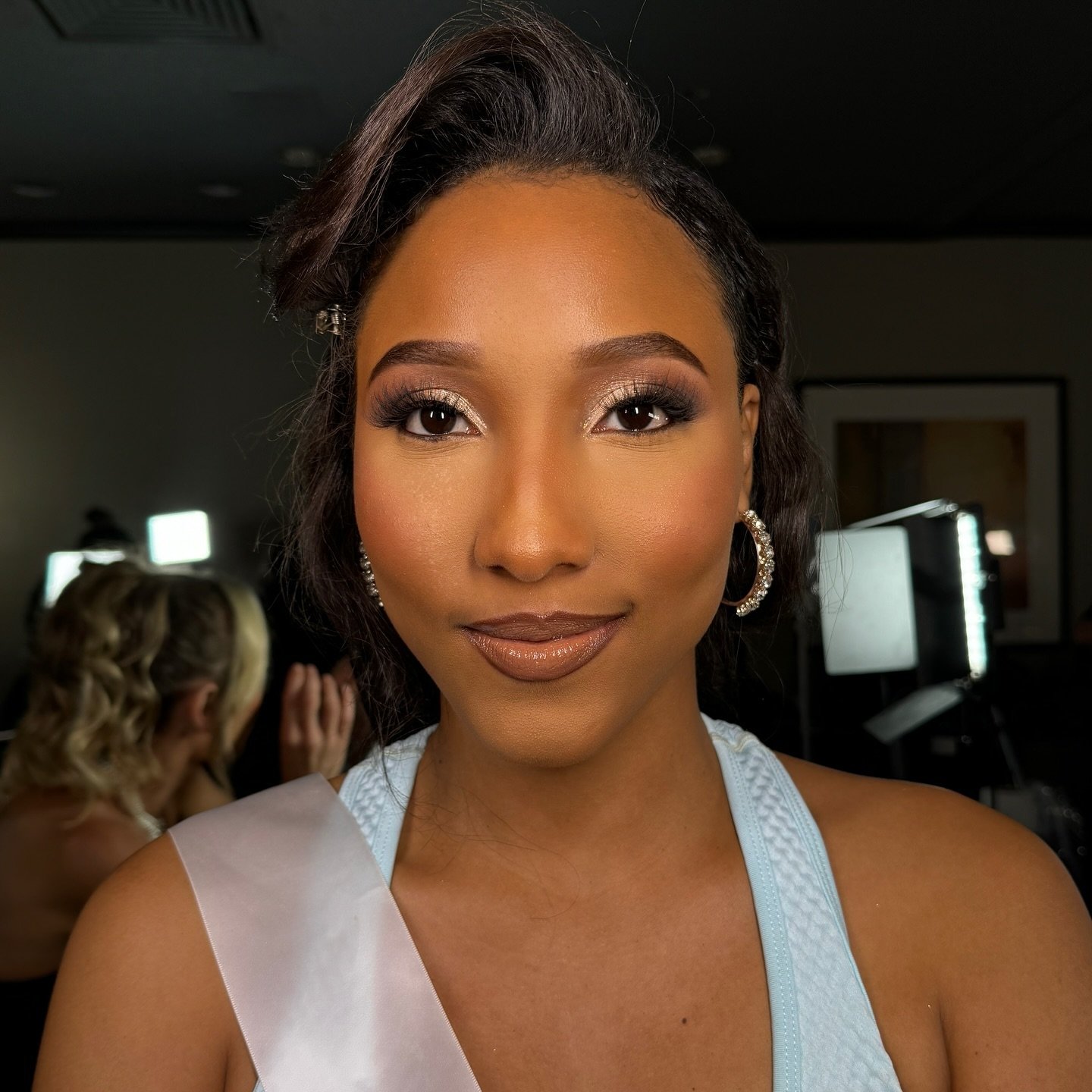 My Colombian Queen ❤️&zwj;🔥 Such a pleasure being able to be apart of your big day ! Makeup by me on the beautiful @laurigarces_ , brought to you by @lauren_damelio cosmetics