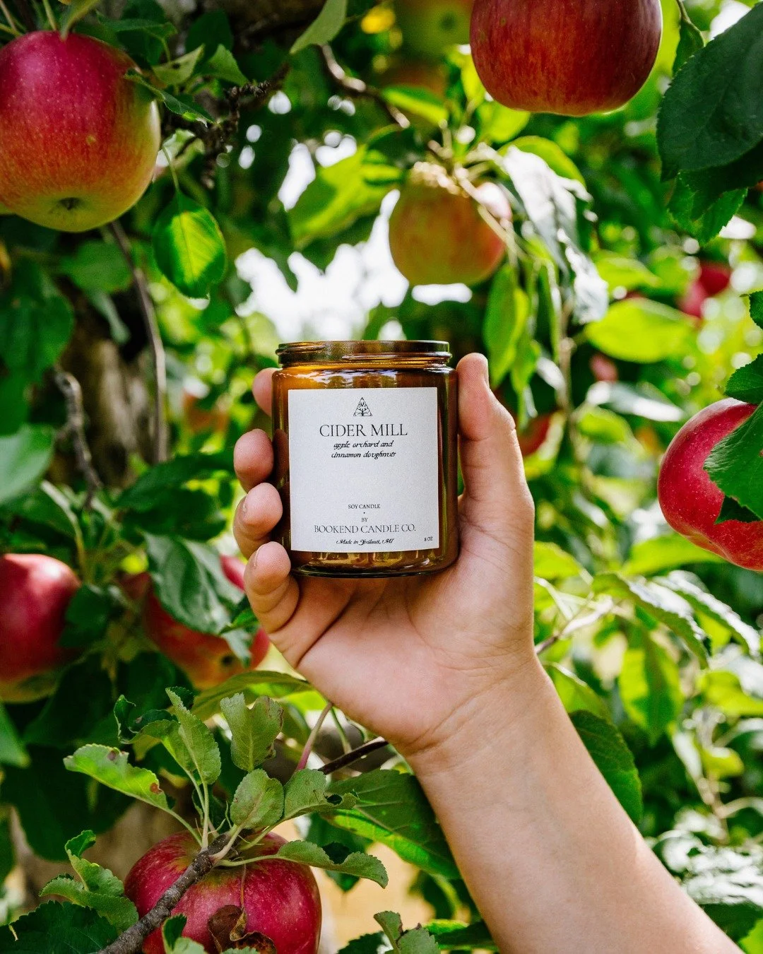 Capturing the scents of the season for @bookendcandleco 🍂🕯️ From fall favorites to winter comforts, their collection is all about bringing warmth and story into each space. We loved styling these cozy moments that feel just right for the colder mon