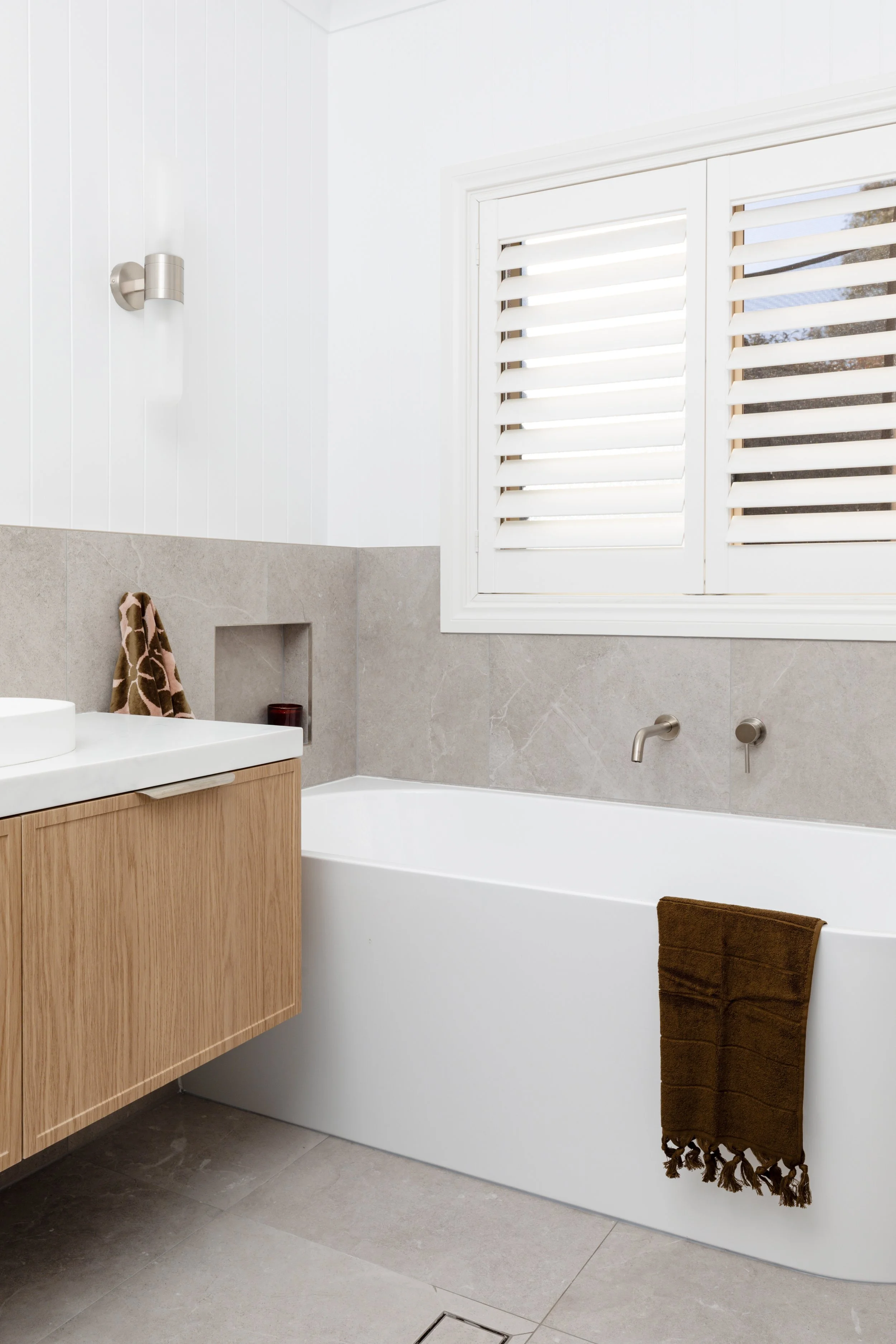 Contemporary Coastal Bathroom