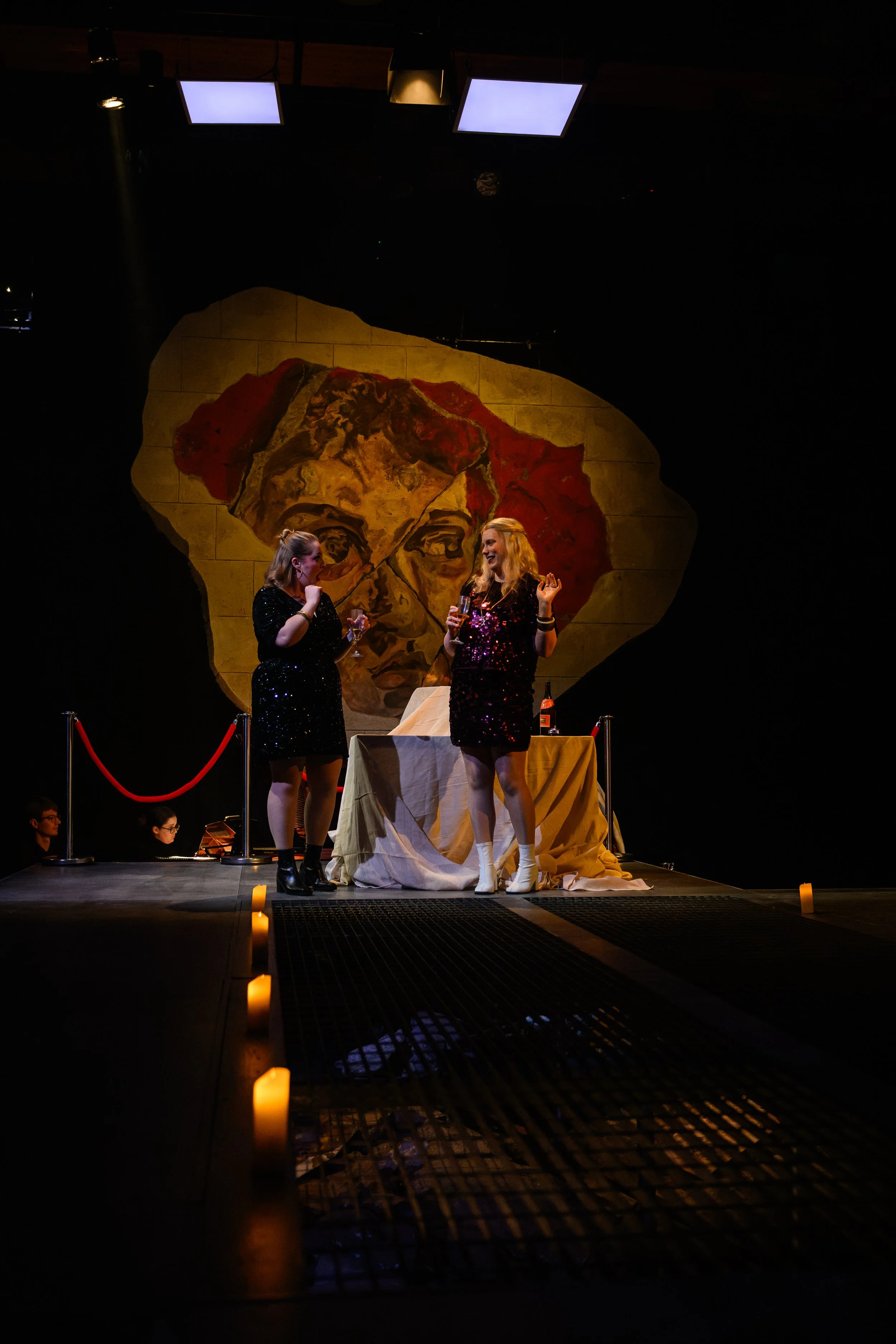 312-(c)-DavidMonteith-Hodge-Photographisepleasecredit-OperaScenesAutumn25-(DMH_2428).jpg