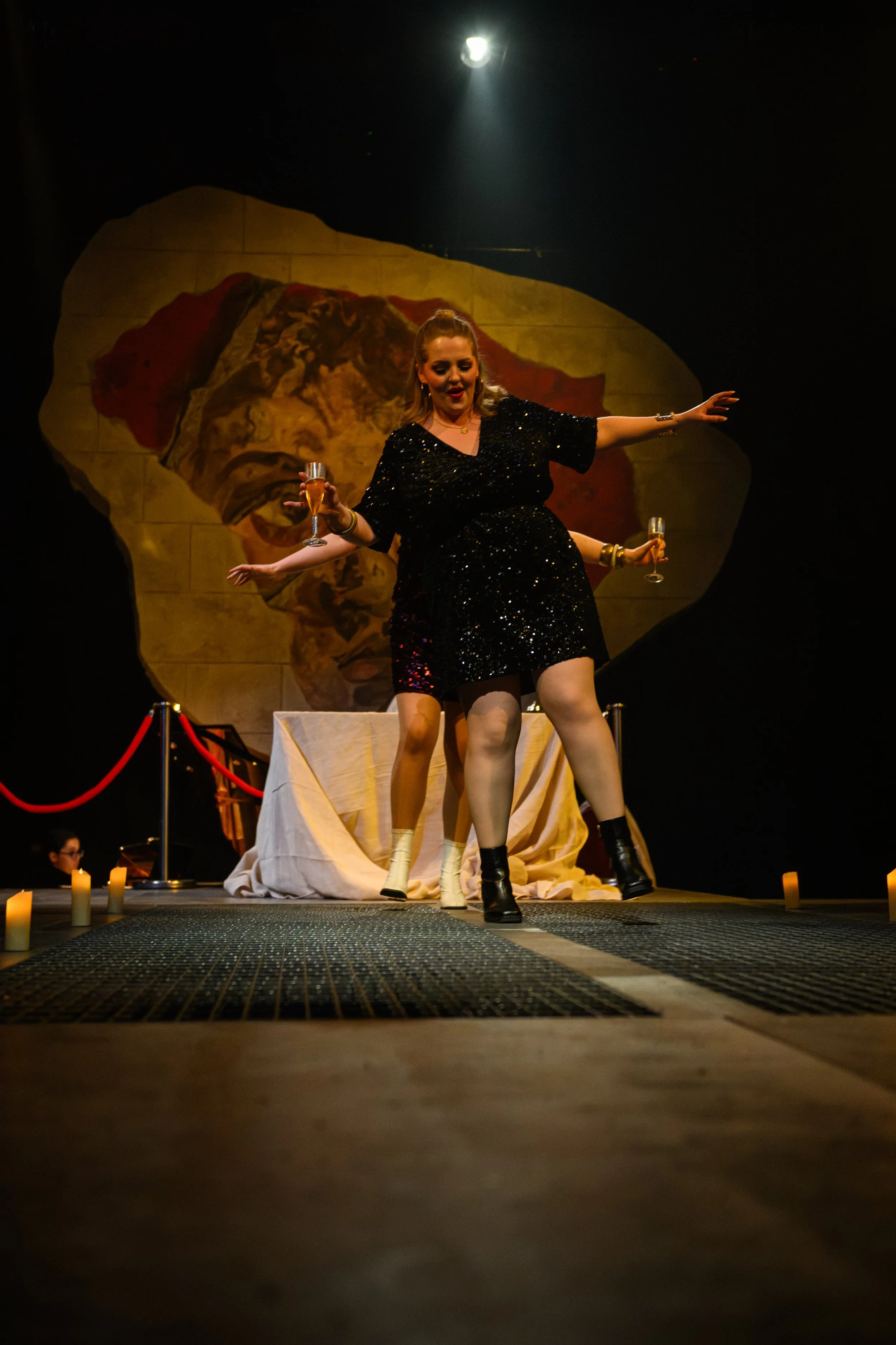 326-(c)-DavidMonteith-Hodge-Photographisepleasecredit-OperaScenesAutumn25-(DMH_2473).jpg