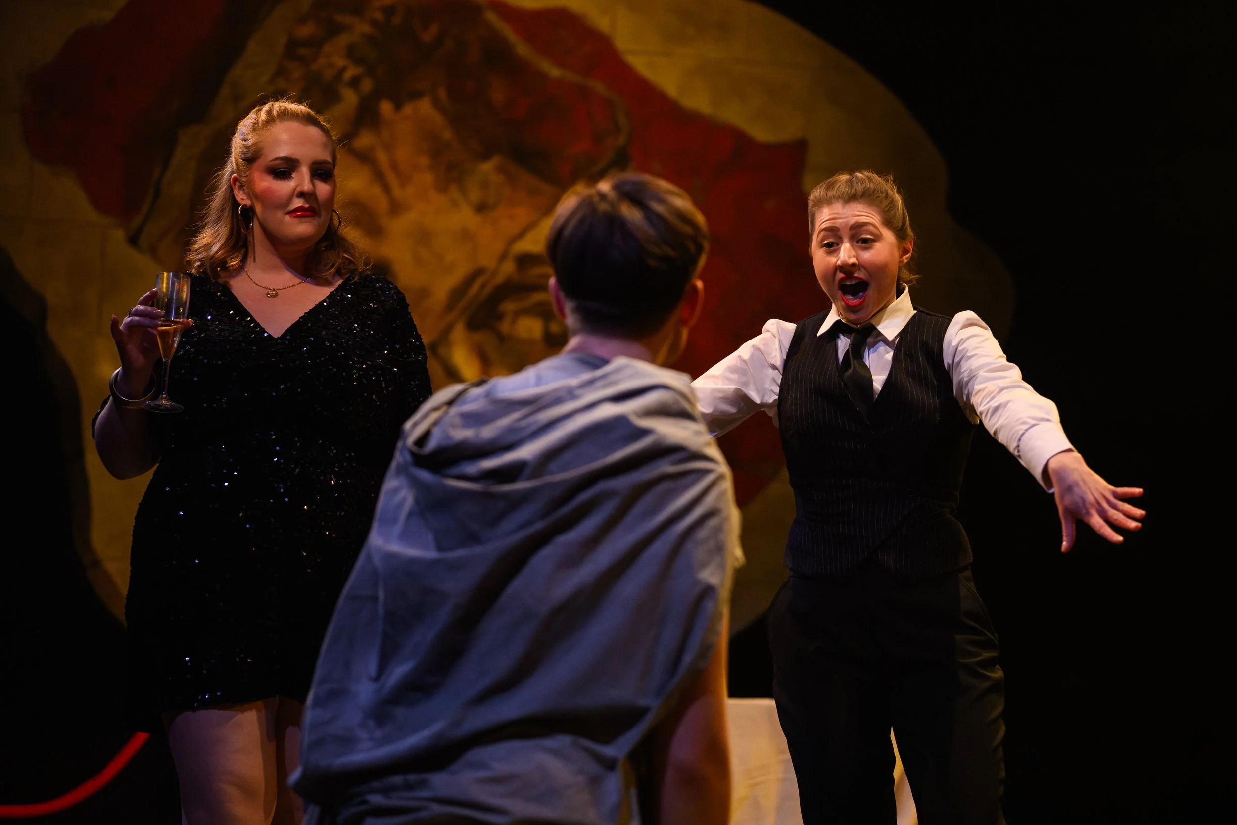 383-(c)-DavidMonteith-Hodge-Photographisepleasecredit-OperaScenesAutumn25-(DMH_5553).jpg