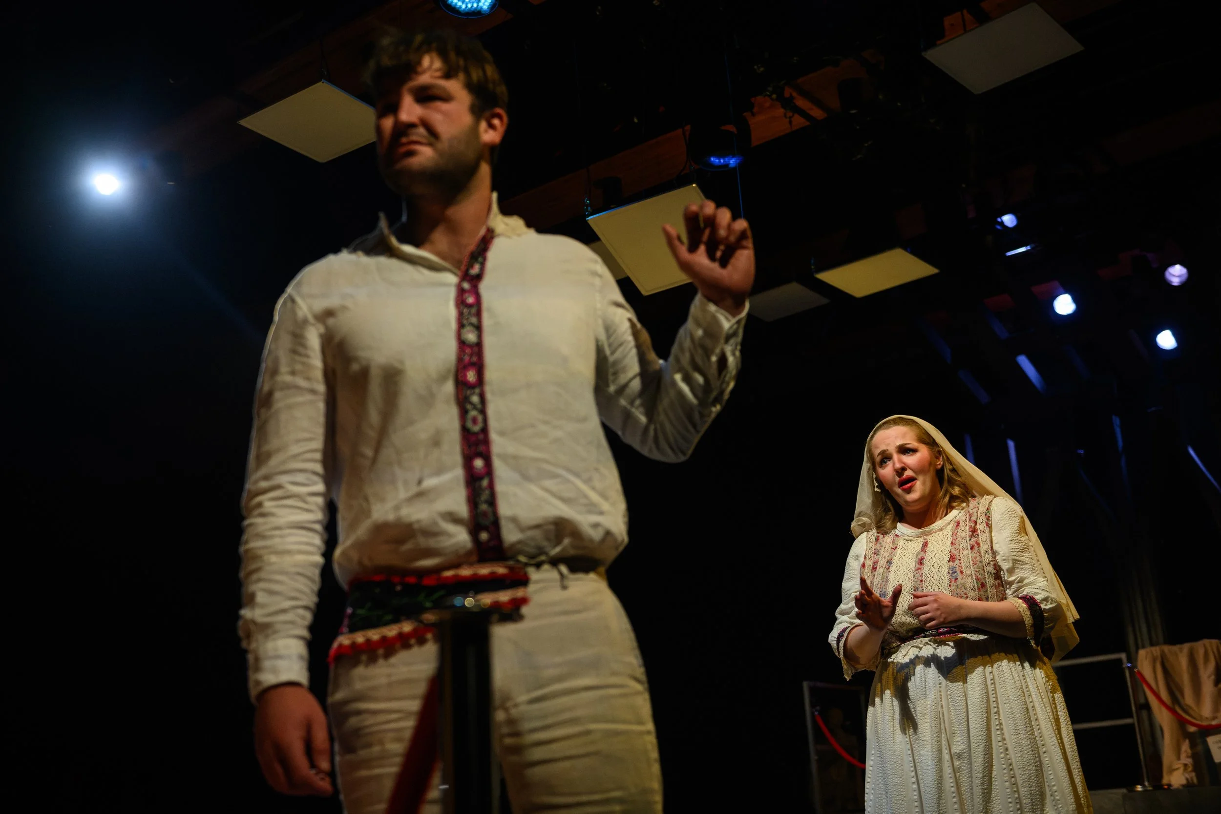480-(c)-DavidMonteith-Hodge-Photographisepleasecredit-OperaScenesAutumn25-(DMH_2881).jpg