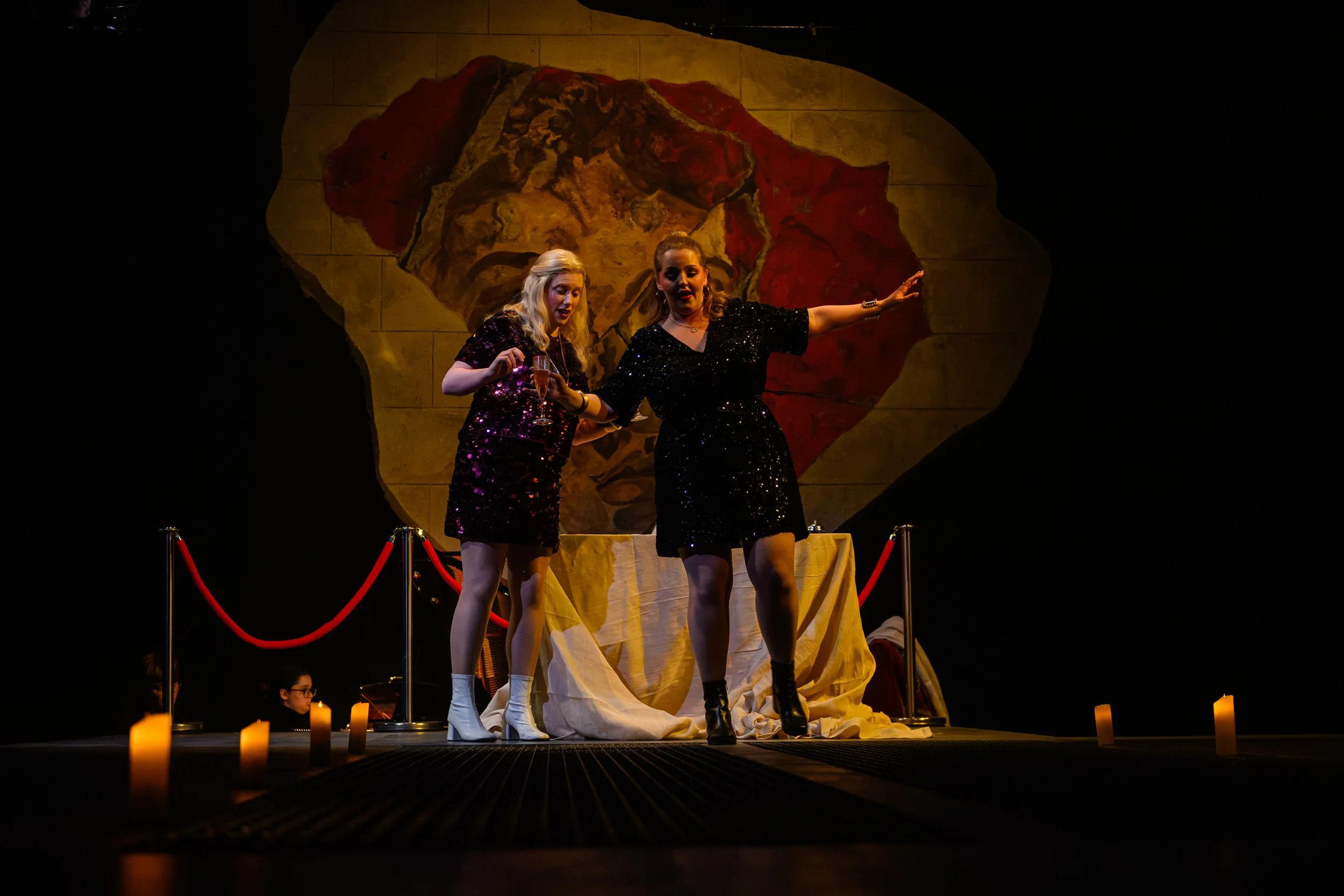 324-(c)-DavidMonteith-Hodge-Photographisepleasecredit-OperaScenesAutumn25-(DMH_2460).jpg