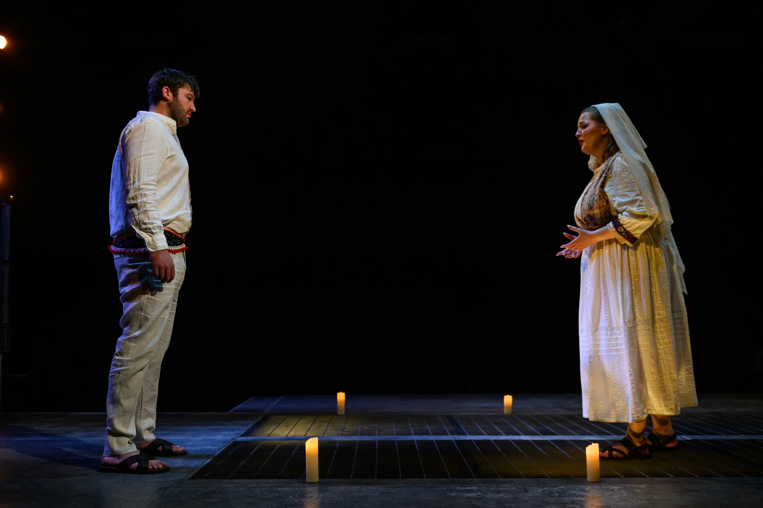 476-(c)-DavidMonteith-Hodge-Photographisepleasecredit-OperaScenesAutumn25-(DMH_2869).jpg