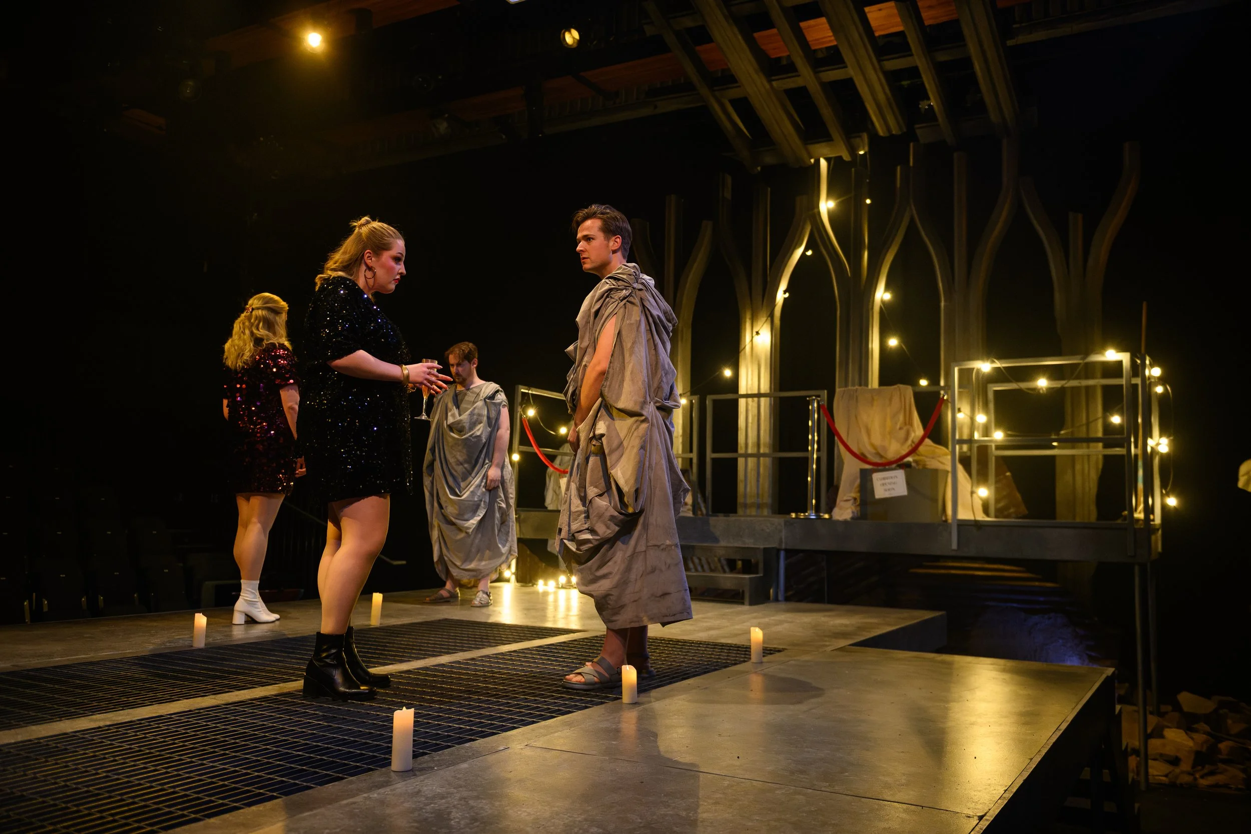 363-(c)-DavidMonteith-Hodge-Photographisepleasecredit-OperaScenesAutumn25-(DMH_2553).jpg