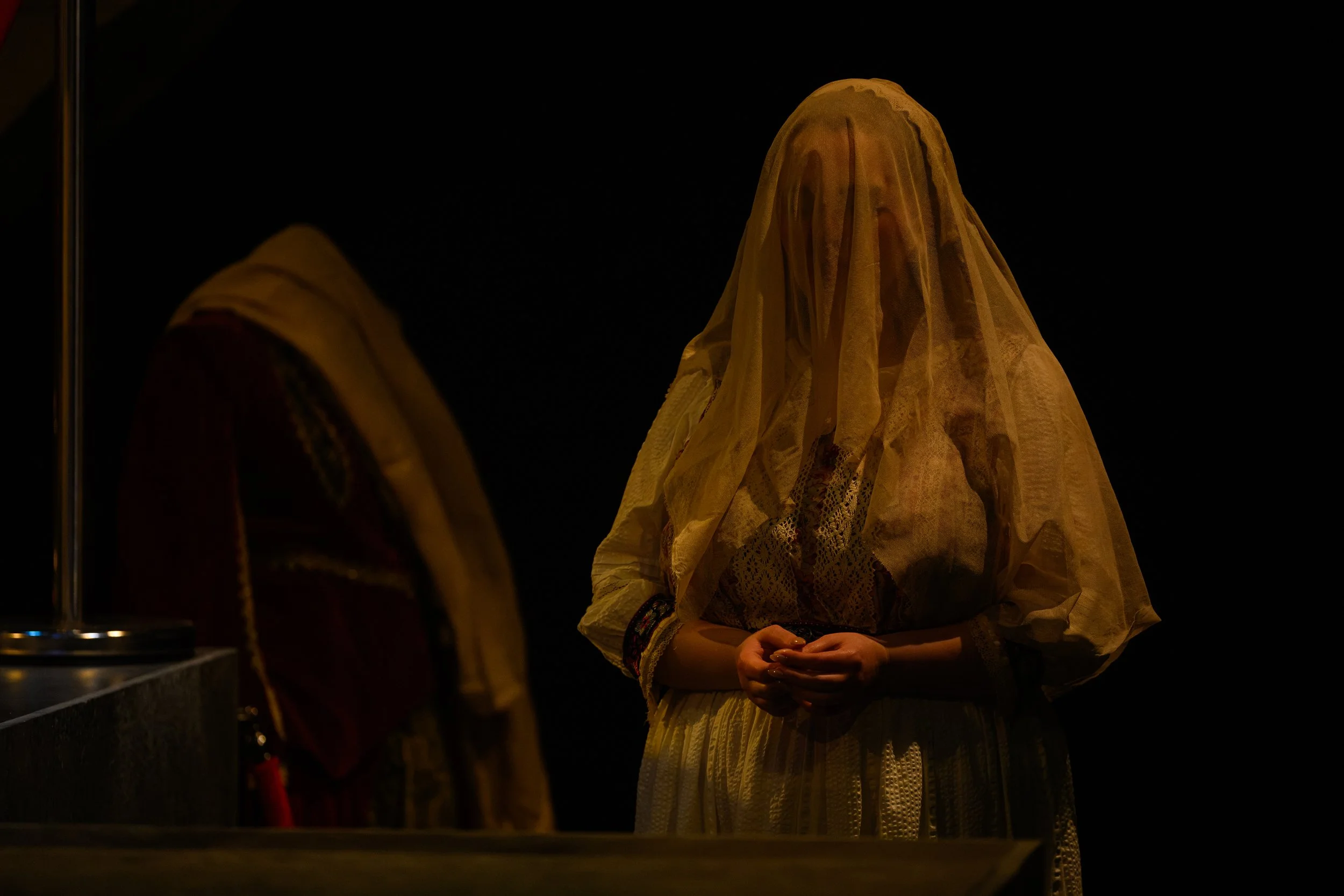460-(c)-DavidMonteith-Hodge-Photographisepleasecredit-OperaScenesAutumn25-(DMH_5729).jpg