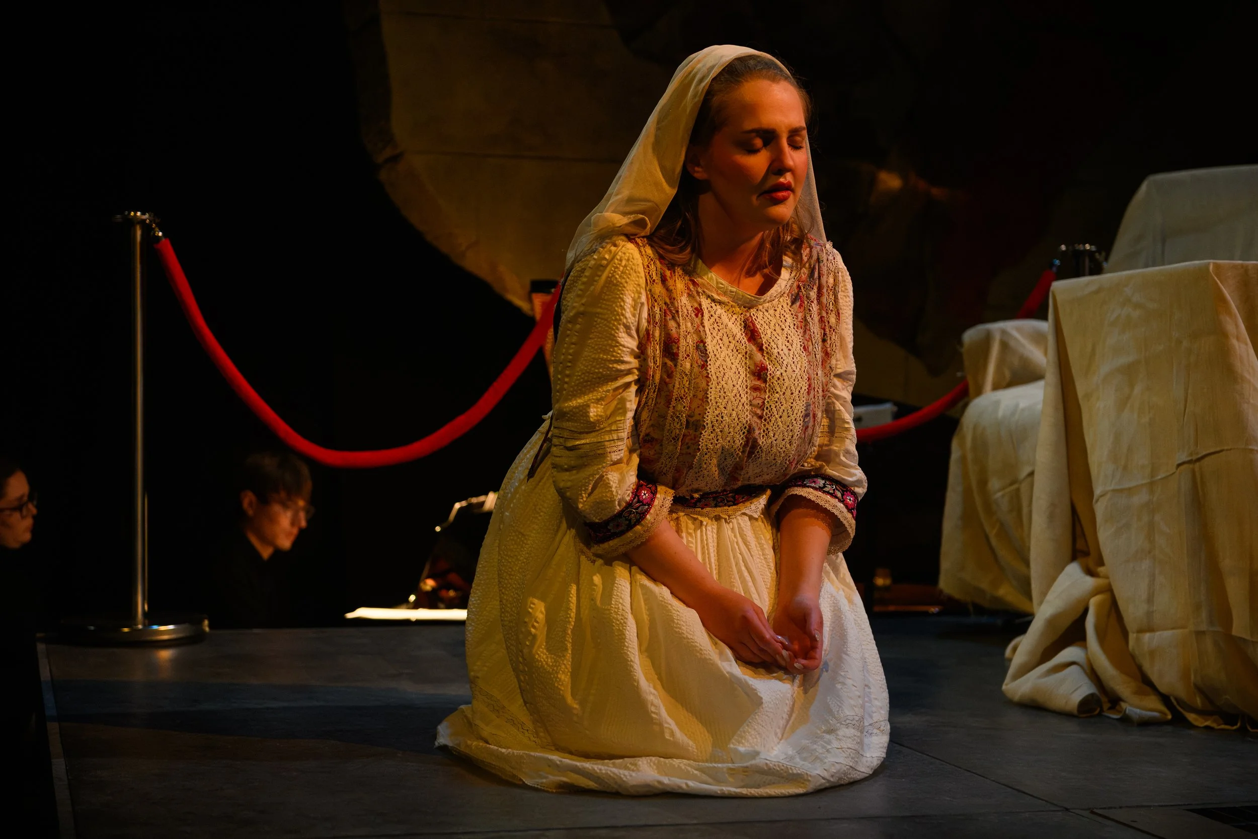 486-(c)-DavidMonteith-Hodge-Photographisepleasecredit-OperaScenesAutumn25-(DMH_2895).jpg
