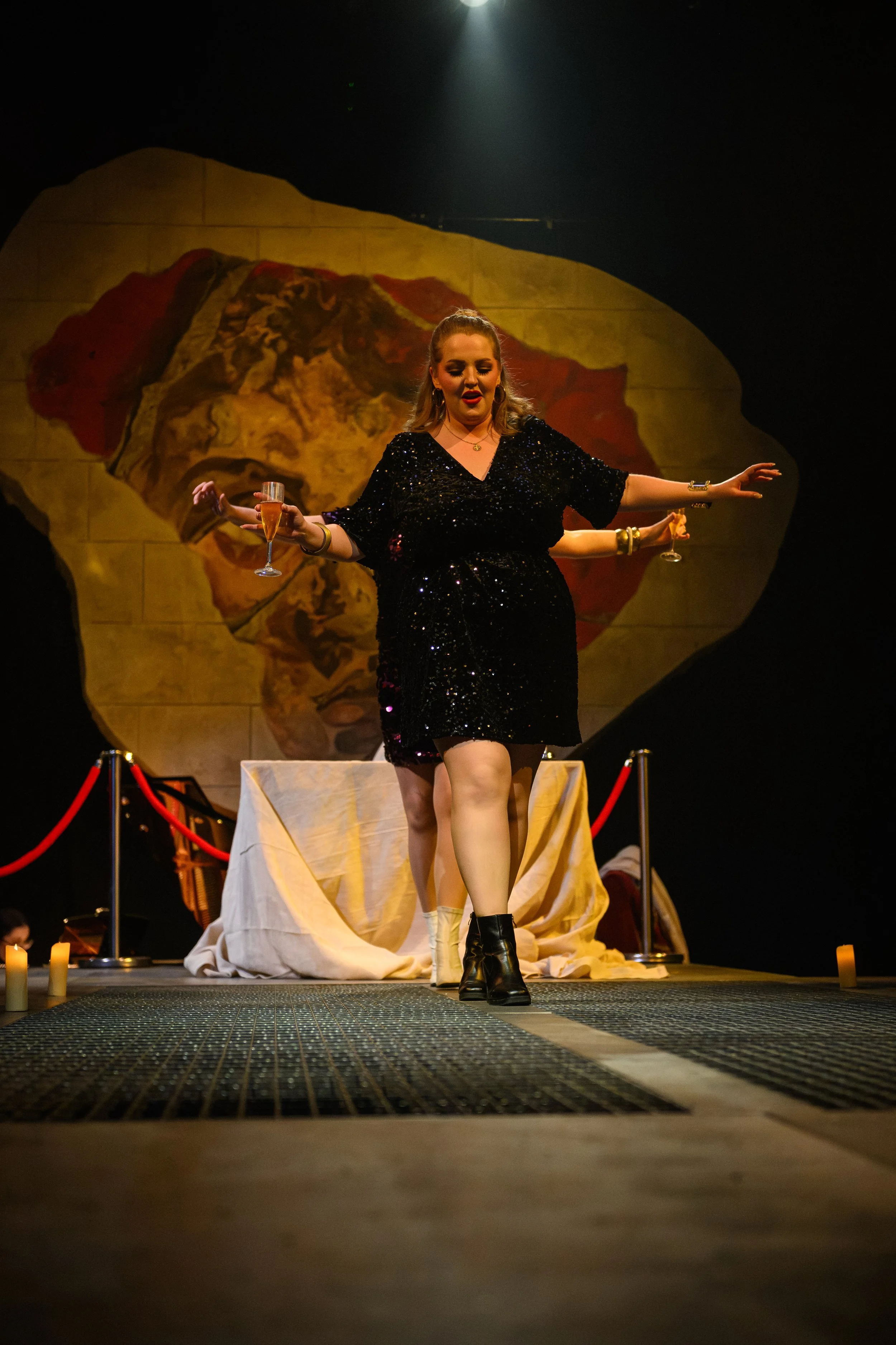325-(c)-DavidMonteith-Hodge-Photographisepleasecredit-OperaScenesAutumn25-(DMH_2471).jpg