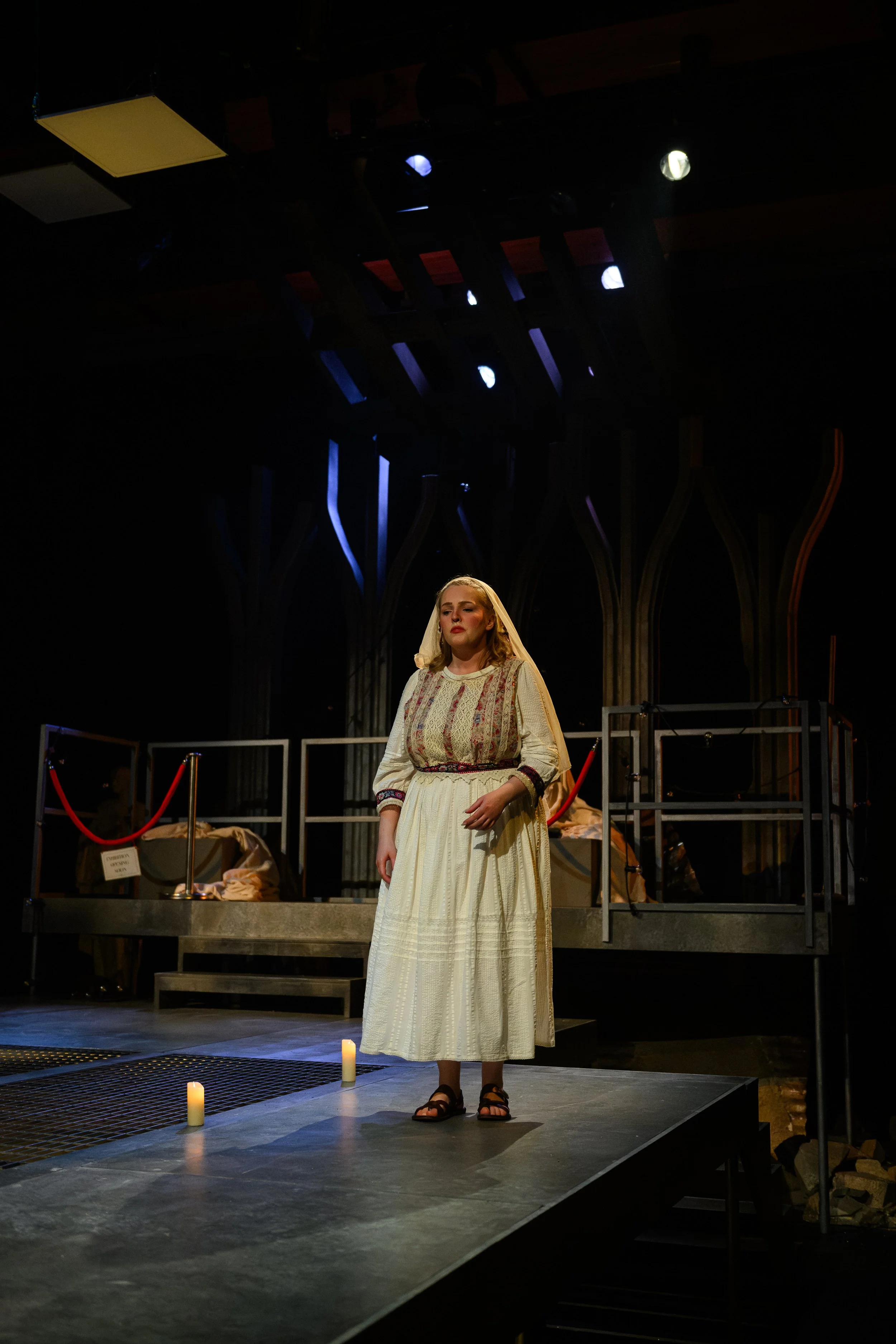 477-(c)-DavidMonteith-Hodge-Photographisepleasecredit-OperaScenesAutumn25-(DMH_2874).jpg