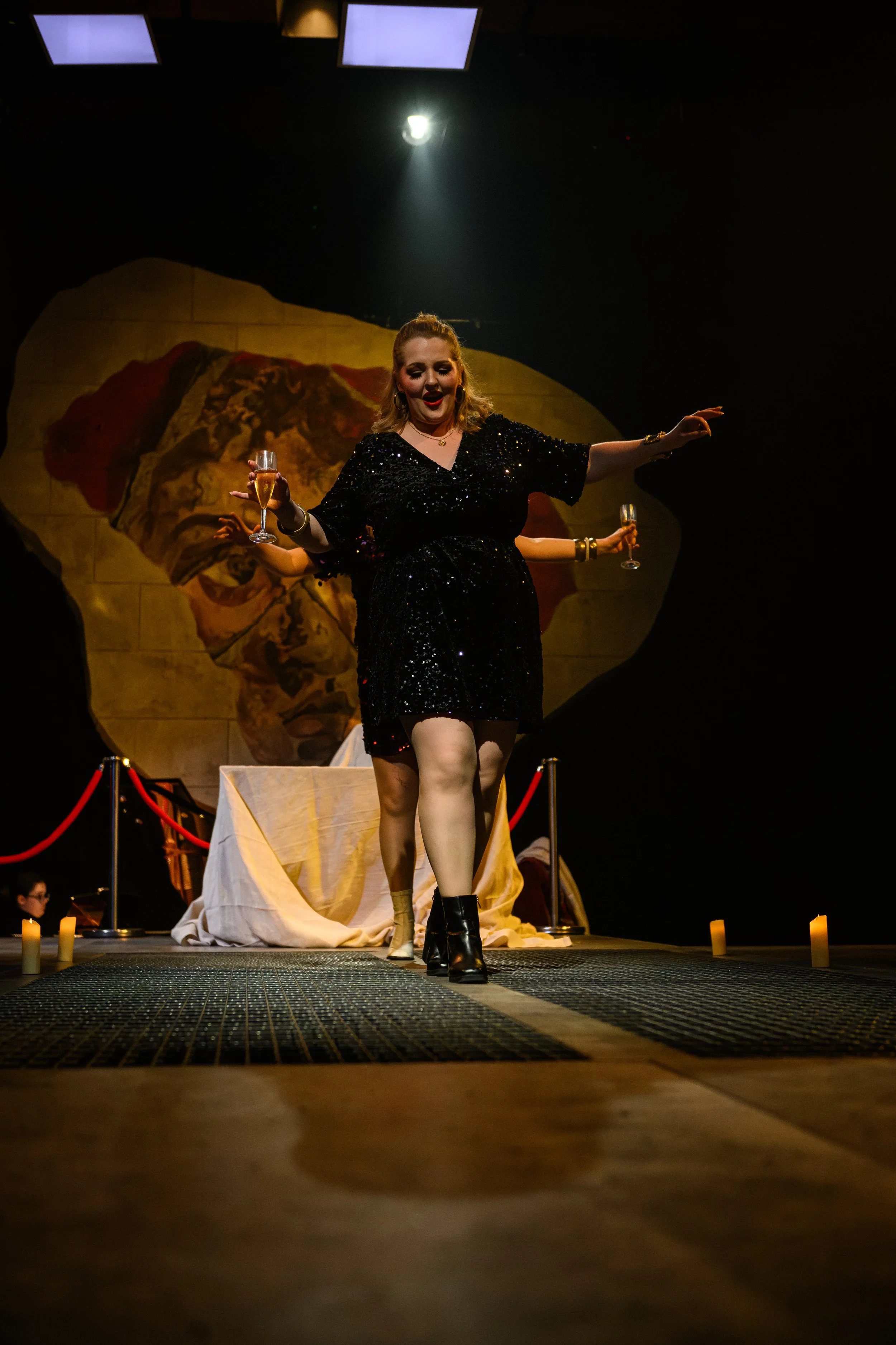 327-(c)-DavidMonteith-Hodge-Photographisepleasecredit-OperaScenesAutumn25-(DMH_2478).jpg