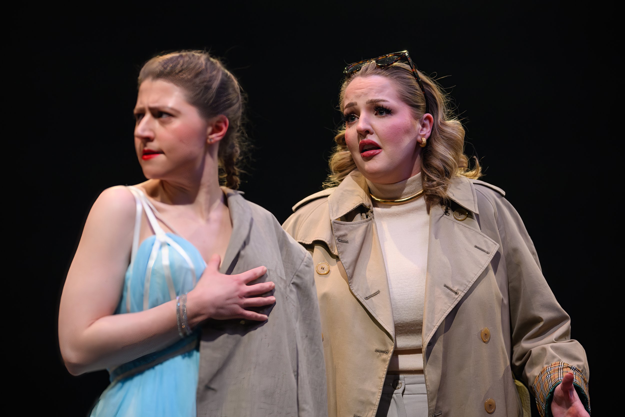 270-(c)-DavidMonteith-Hodge-Photographisepleasecredit-OperaScenesAutumn25-(DMH_5255).jpg