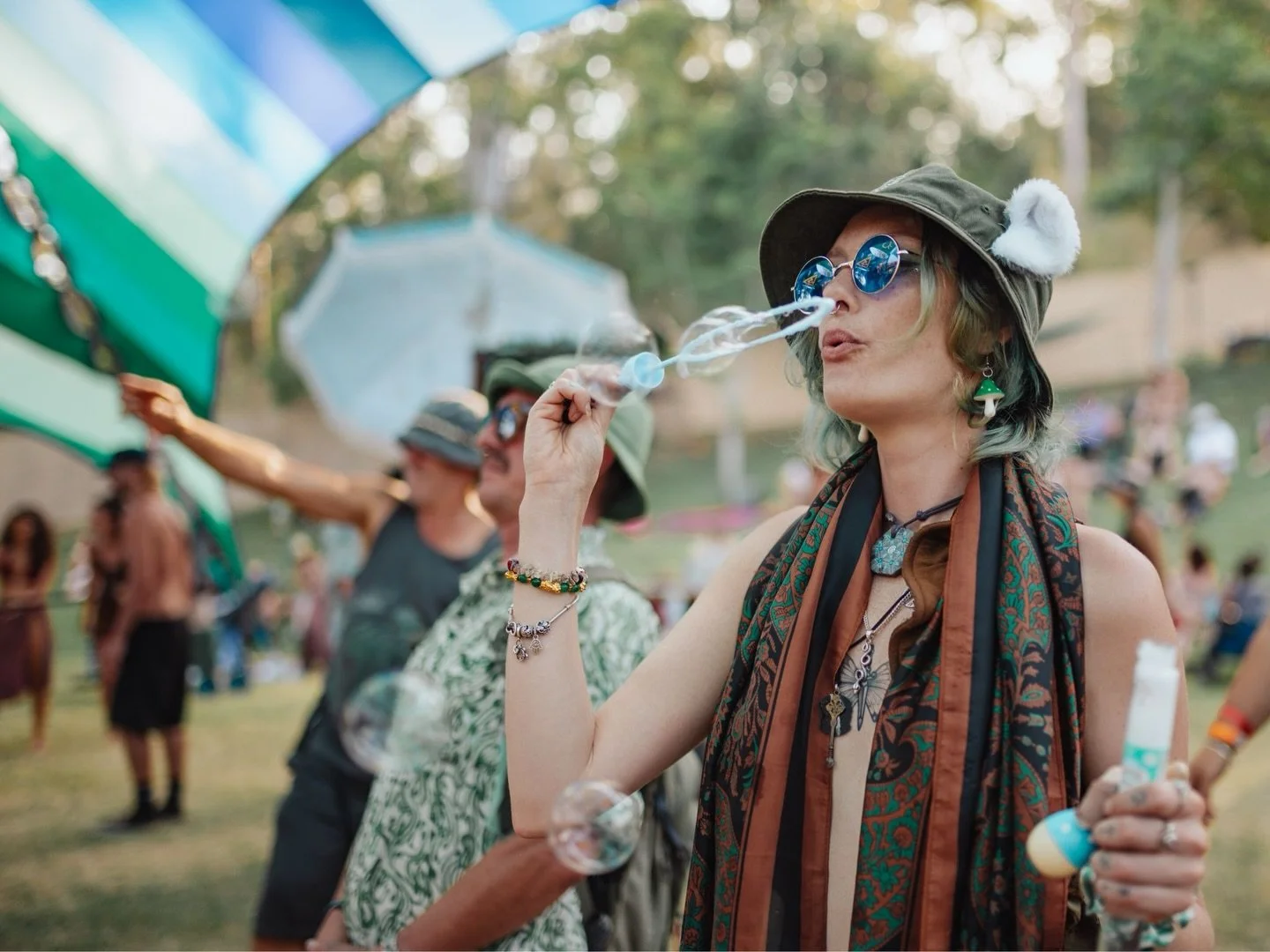 Everything is better with bubbles* 🫧

*As long as they are eco-friendly, of course! 

📸 @caitlindenisephotography @ferrostudio.co @brentrandallphotography @benjaminweser.creative @fotobiotic_fb @synaesthetemedia