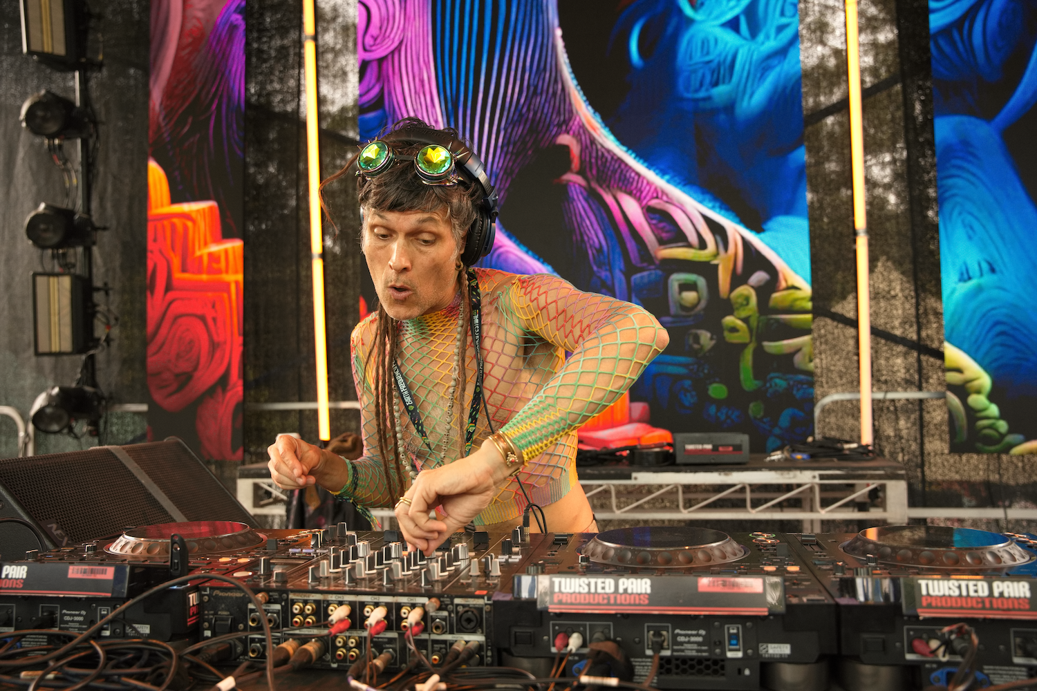 23   EFF 2025 @ Reelpixs.png