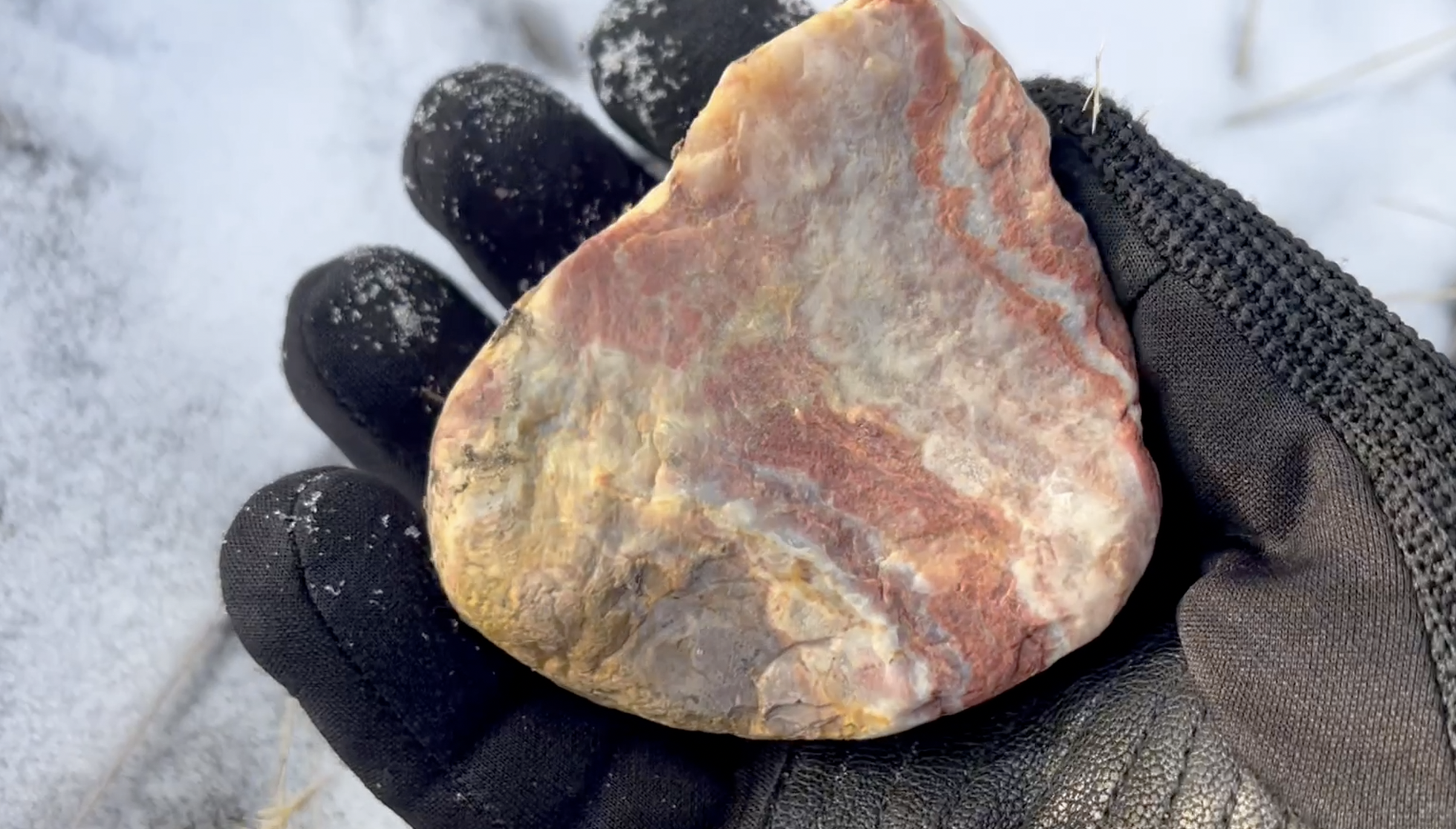 The underside has some nice banding to it.  Locals mention that prairie agates can come in a wide variety of colors, with black and white being most common.