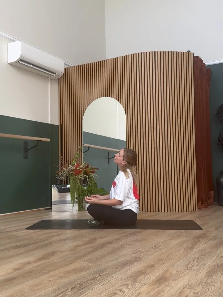 Your Long Weekend Reset&trade;️

Enjoy Maryann&rsquo;s curated sequence of at-home movements that will gently bring you back into your body and help release any sticky spots before bedtime. 

1. Neck Circles ➞
Relieves tension in the neck and shoulde