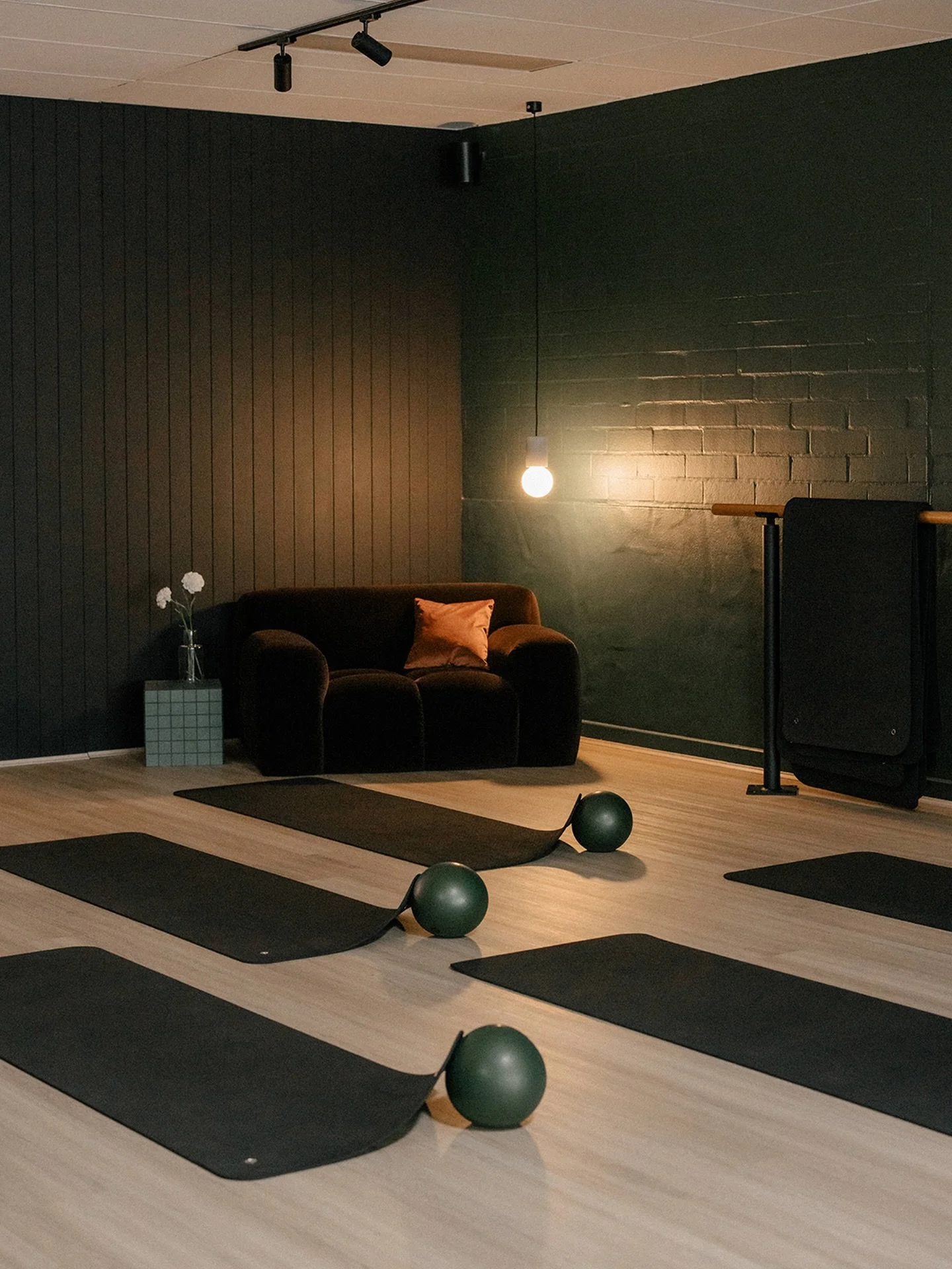 The best fun you&rsquo;ll have on the floor.

Mat Pilates is where we started, and it still has a special spot in our hearts. It&rsquo;s the base of how we move and teach and a fabulous reminder that sometimes less really is more!

No machines, no sp