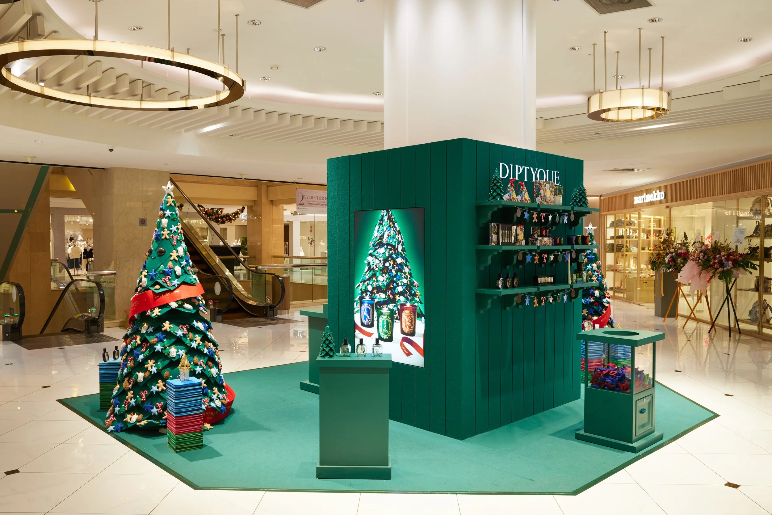 04_DQF_ChristmasPopup_NAC_5101.jpg