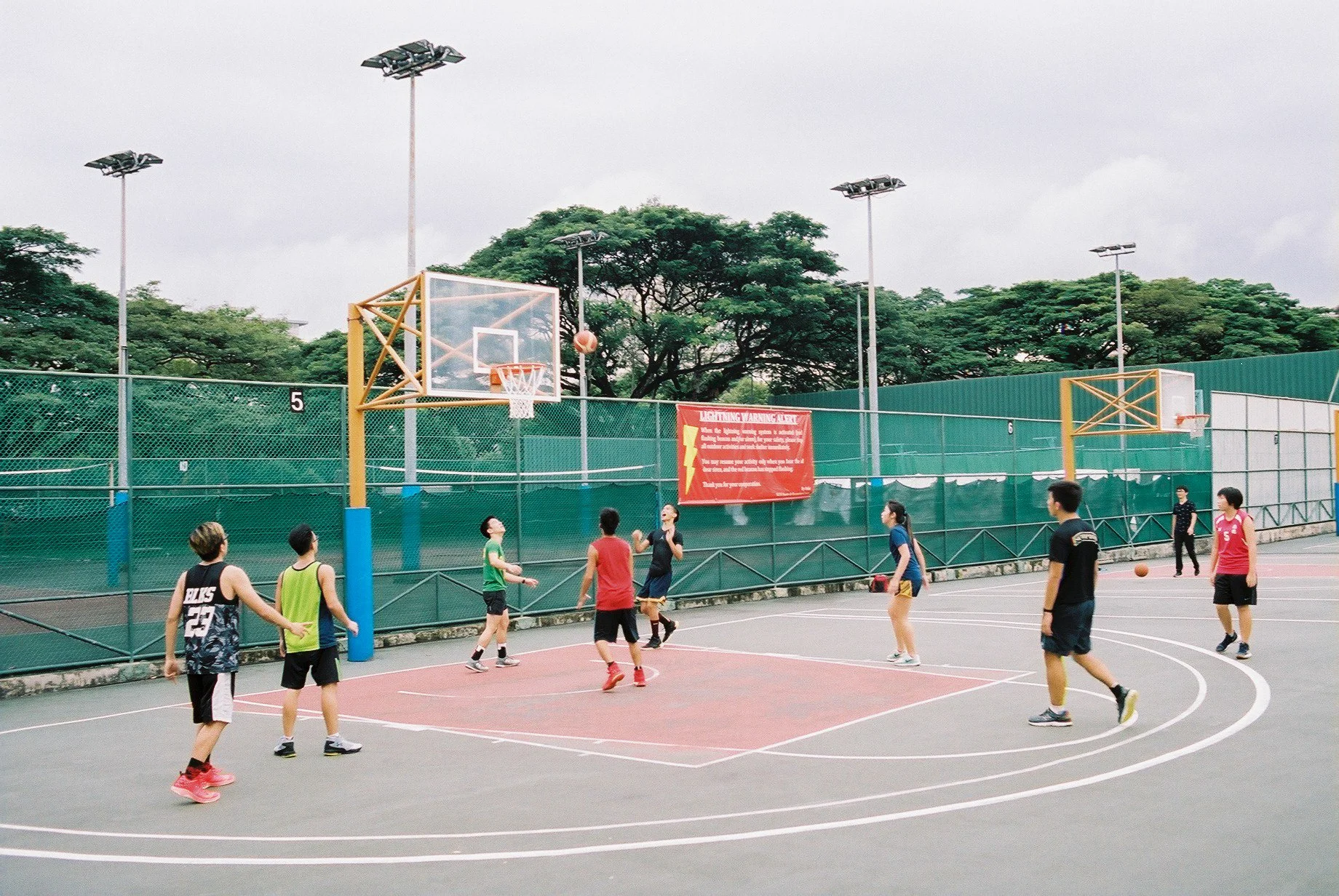Street_in_Colours_Portra_400-0175.jpg