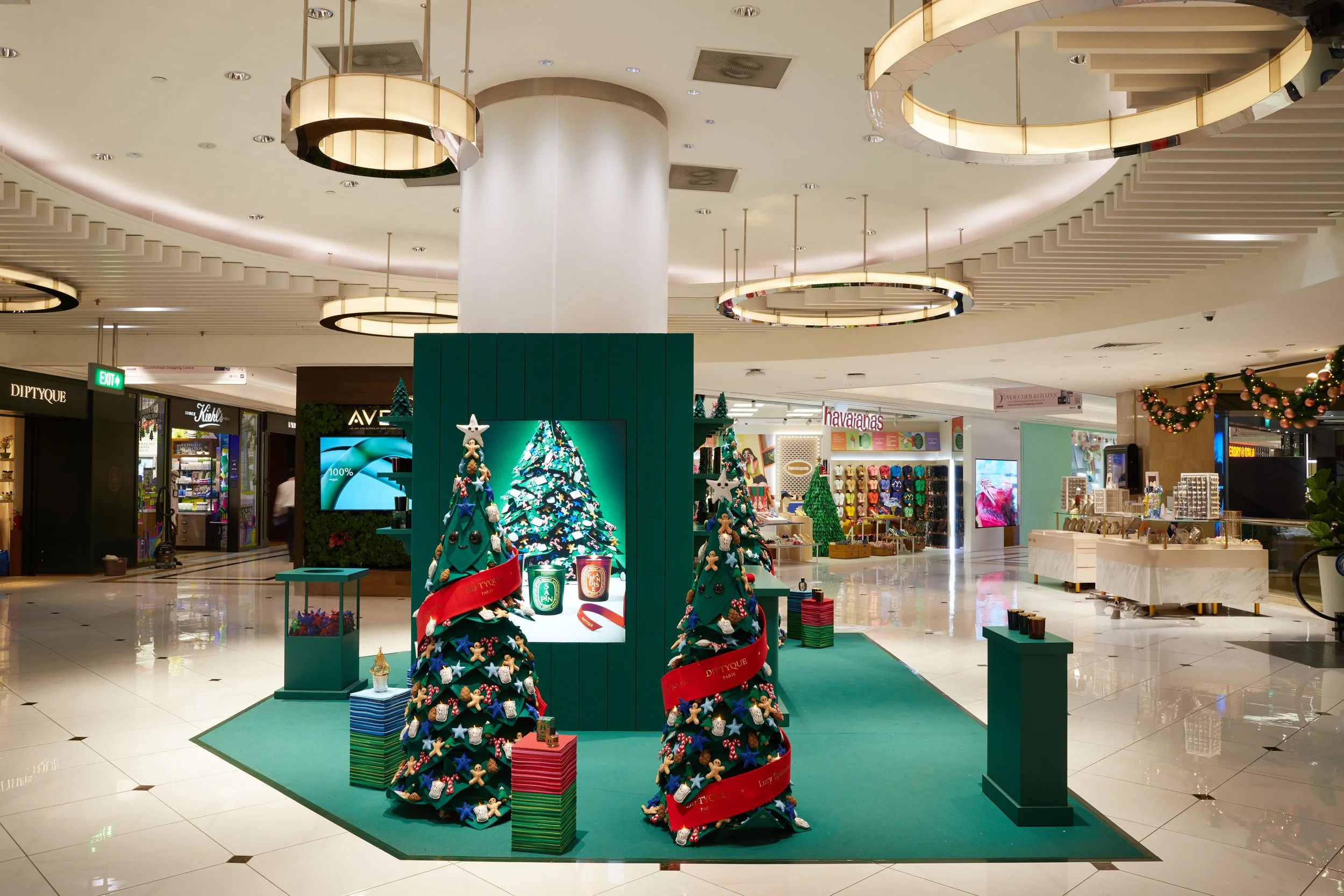04_DQF_ChristmasPopup_NAC_5104.jpg