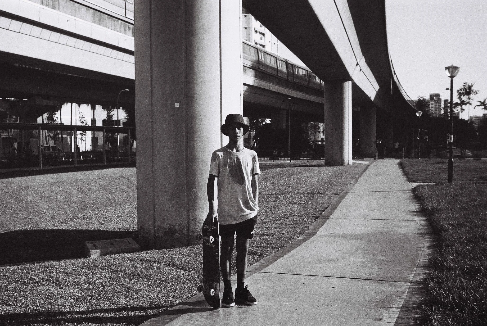 Street_in_Mono_HP5-0045.jpg
