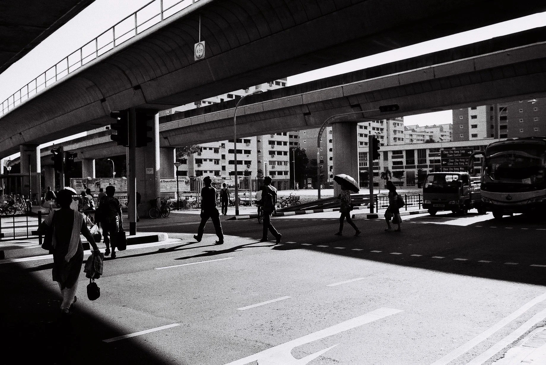 Street_in_Mono_HP5-0046.jpg