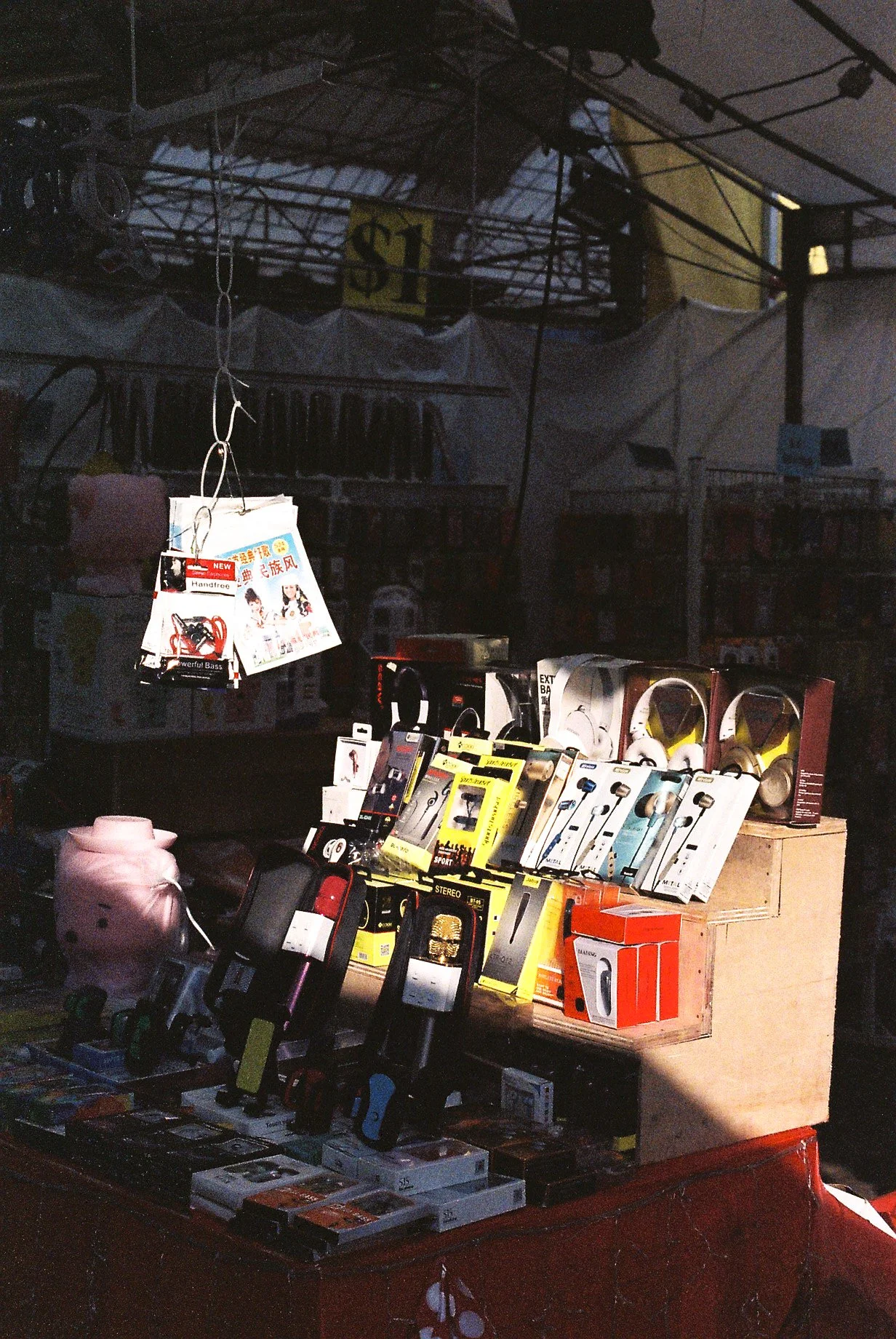Street_in_Colours_Fuji_Colour_Superia_400-0171.jpg