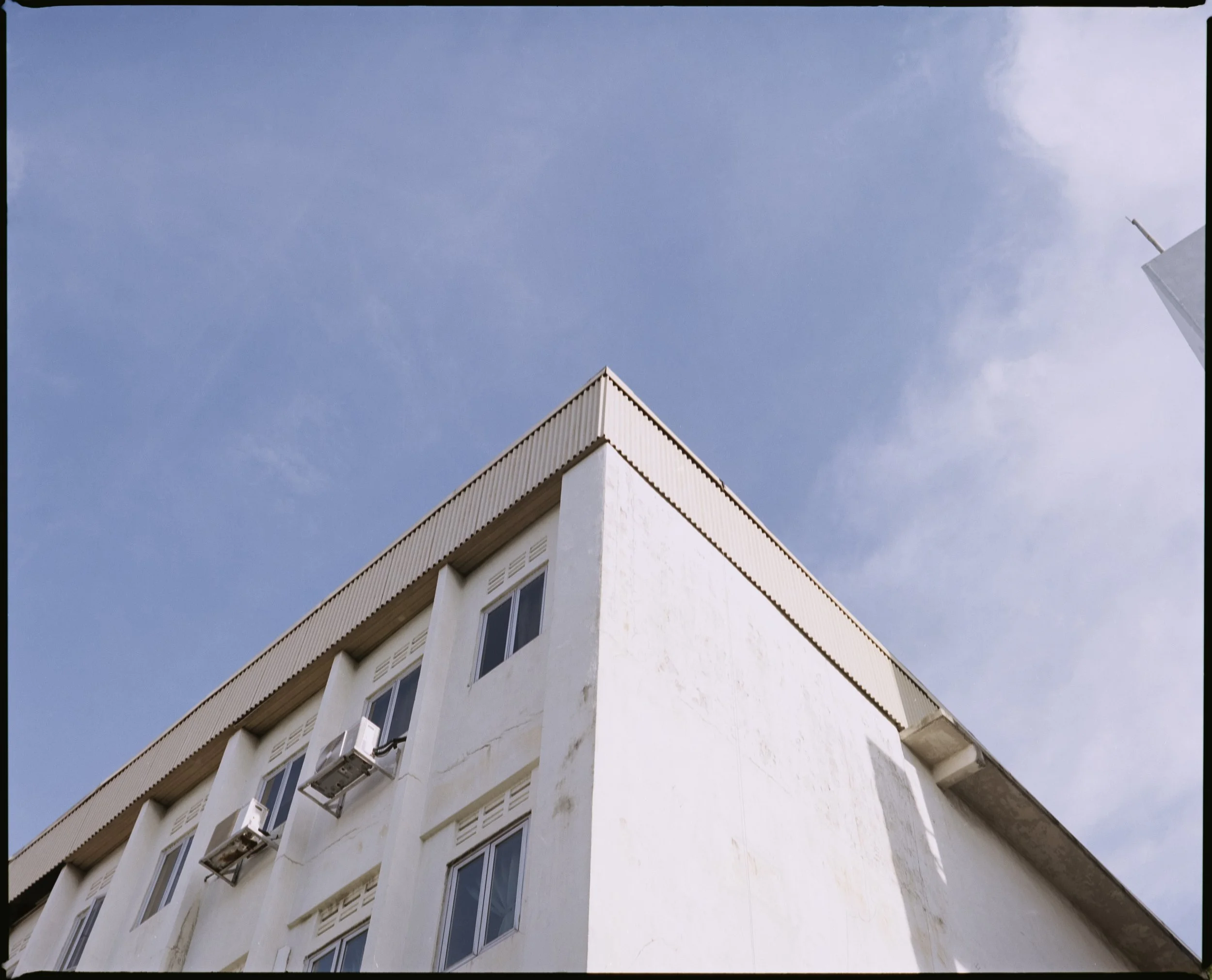 Street_in_Colours_Portra160-0002.jpg