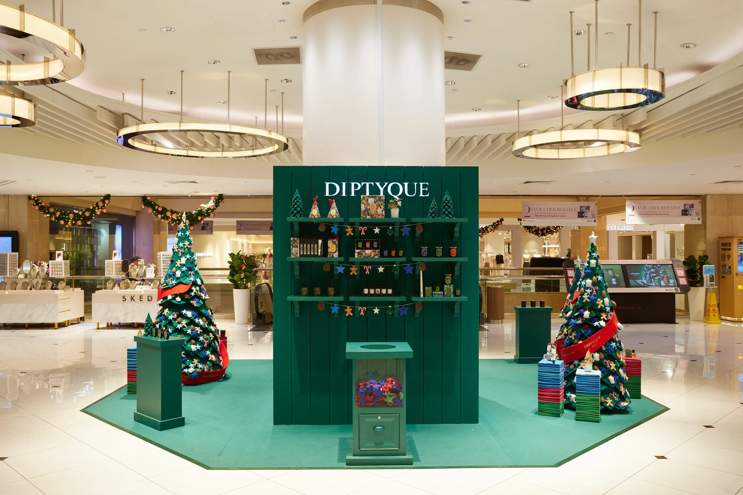 04_DQF_ChristmasPopup_NAC_5102.jpg