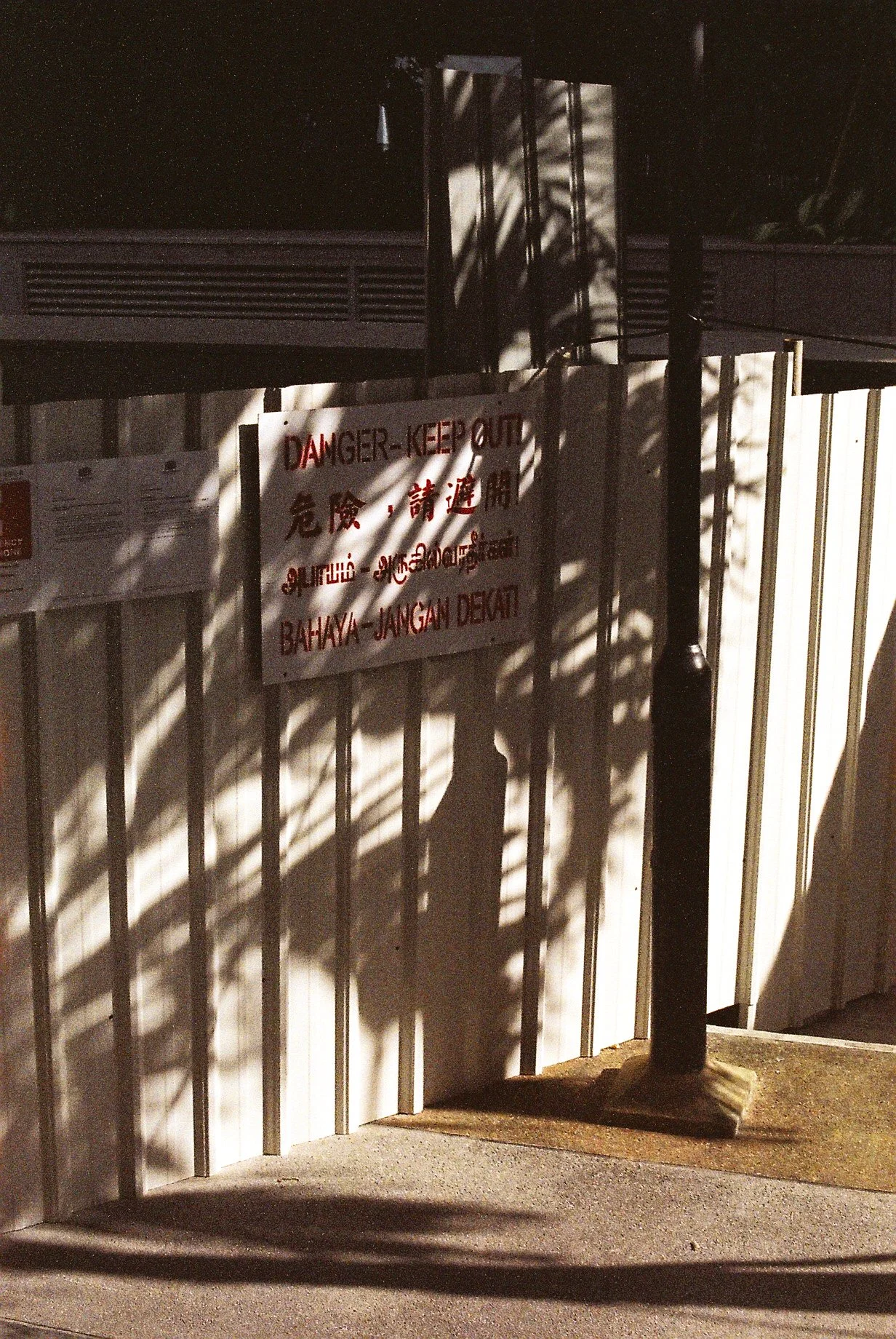 Street_in_Colours_Fuji_Colour_Superia_400-0158.jpg