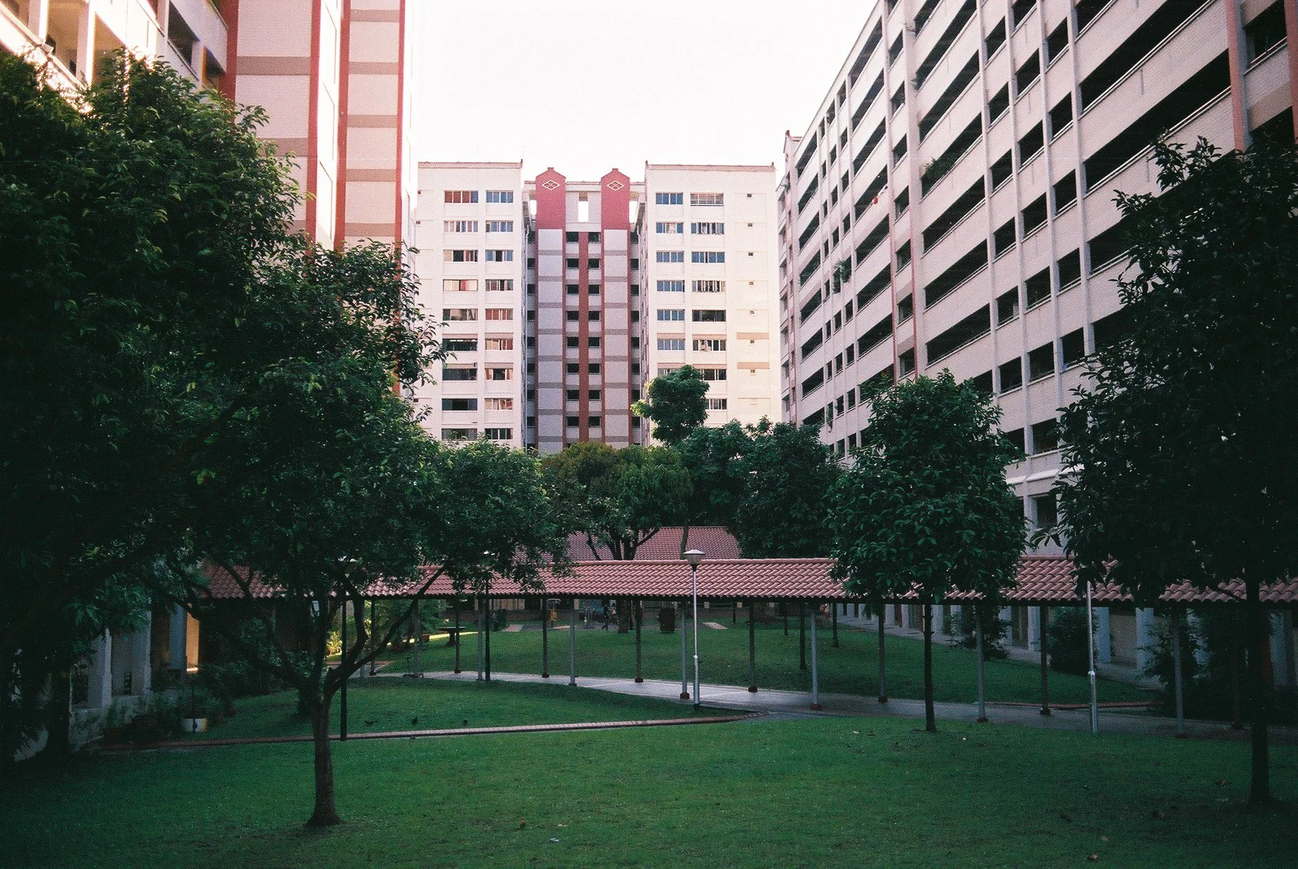 Street_in_Colours_Fuji_C200-0017.jpg