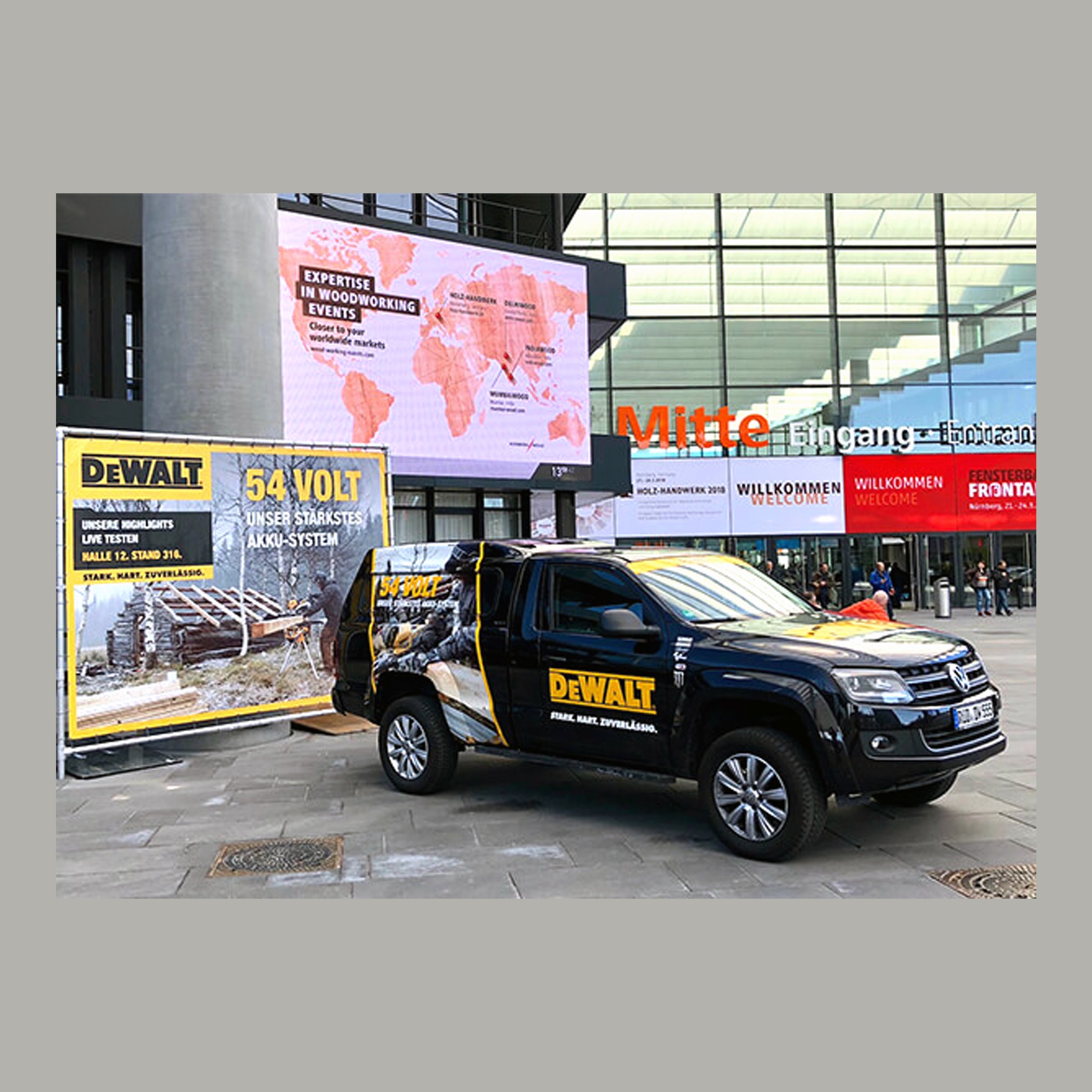 DEWALT auf der Holzmesse
(Folierung Promotionfahrzeugen, Messewand, PR-Betreuung)