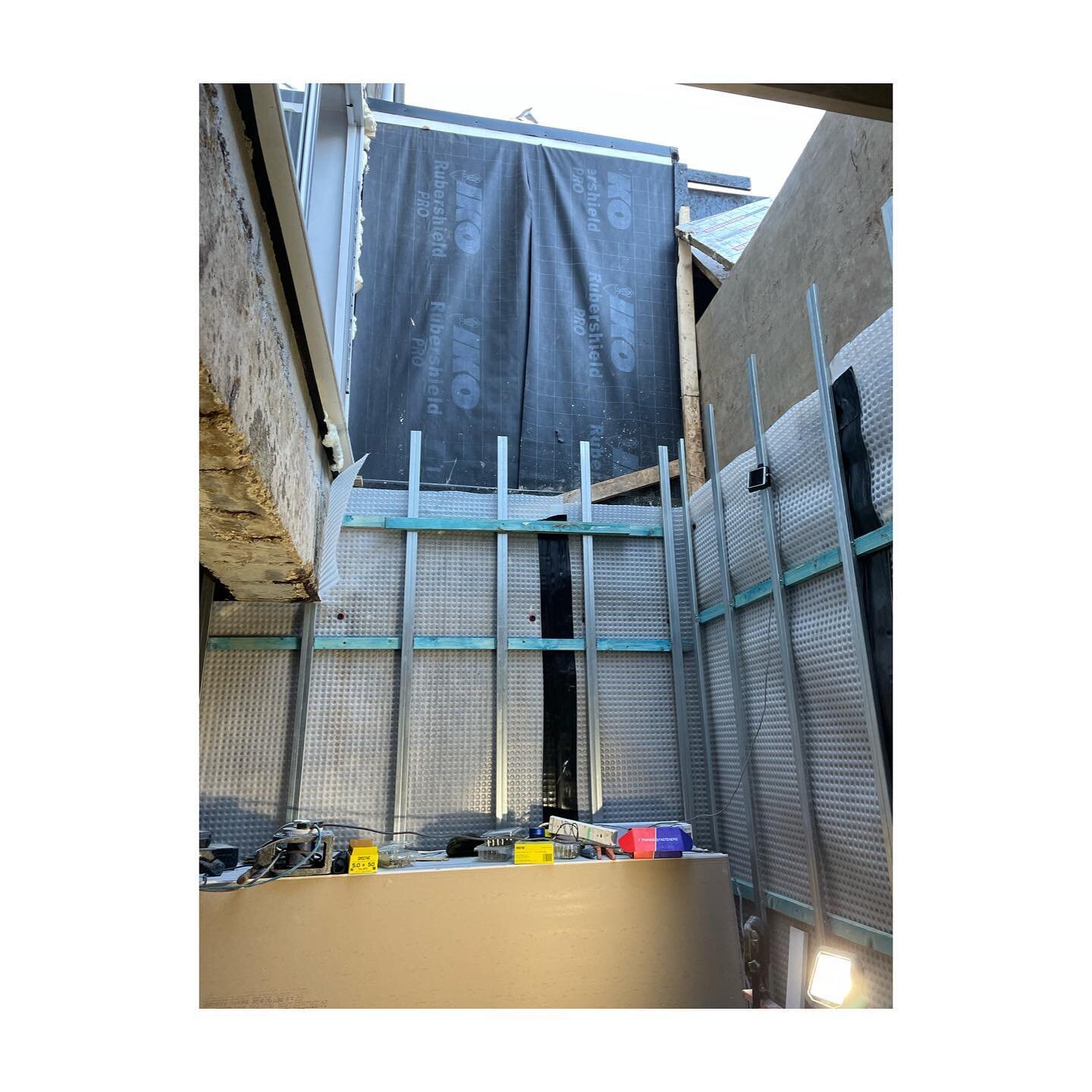 Insert walk-on glass rooflight here👆&hellip;. a soon-to-be finished basement dig in Dulwich woods, part of a full townhouse remodel 👍
#midcentury #dulwich #townhouse #basementdig #selondon #londonarchitect #dontmoveimprove