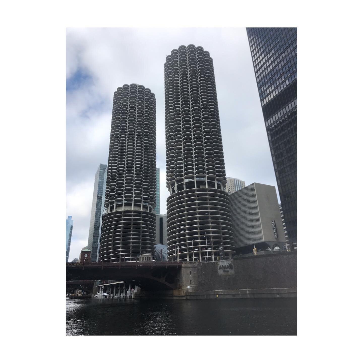 Back from a snowy week in the Windy City. Lots of inspiration including these Bertrand Goldberg towers ❄️ Time to hit the drawing board! 

#chicago #bertrandgoldbergassociates #architecture