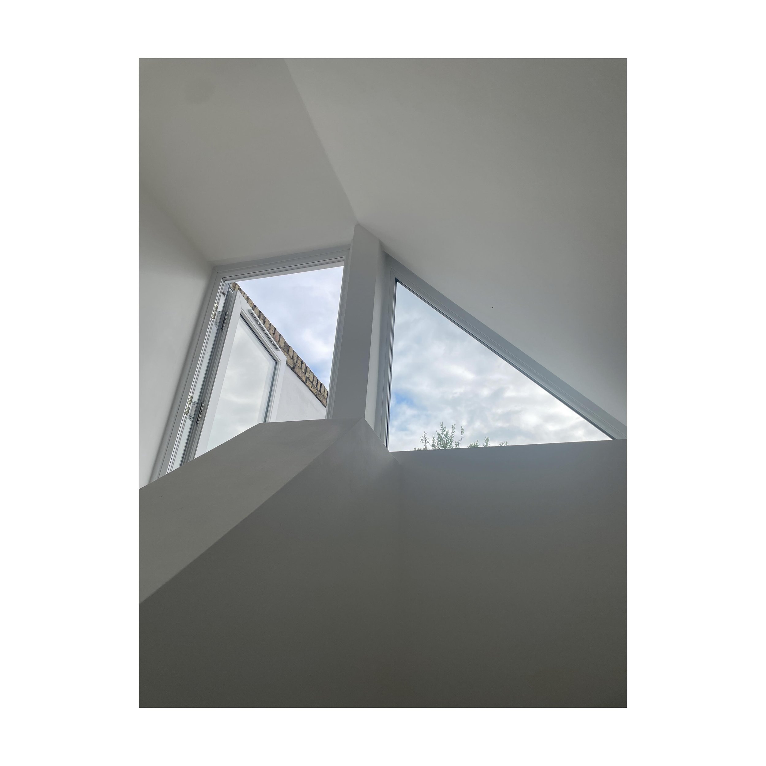A sweet, petite little roof terrace refurb in Chelsea 👌 

#roofterrace #londonarchitect #chelsea #blueskies