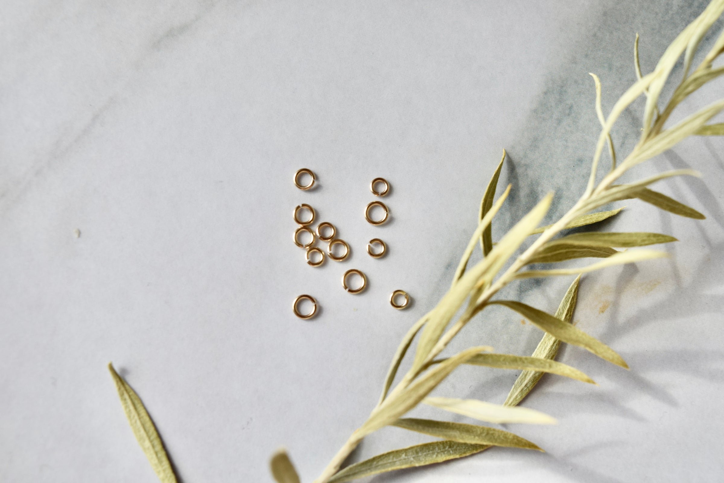 14k-yellow-gold-jump-ring-22-gauge2.jpeg
