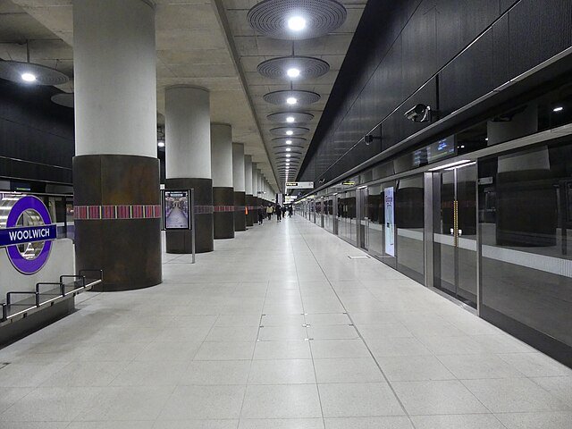 Woolwich_station_Elizabeth_Line_25th_May_2022_09.jpg