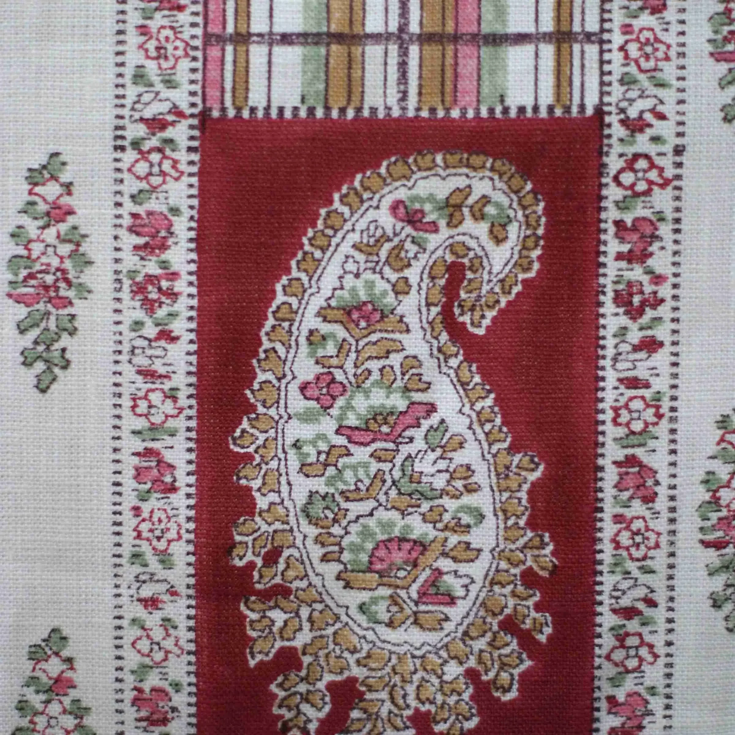 pukka-print-linen-fabric-last-chance-persia-claret-detail.webp
